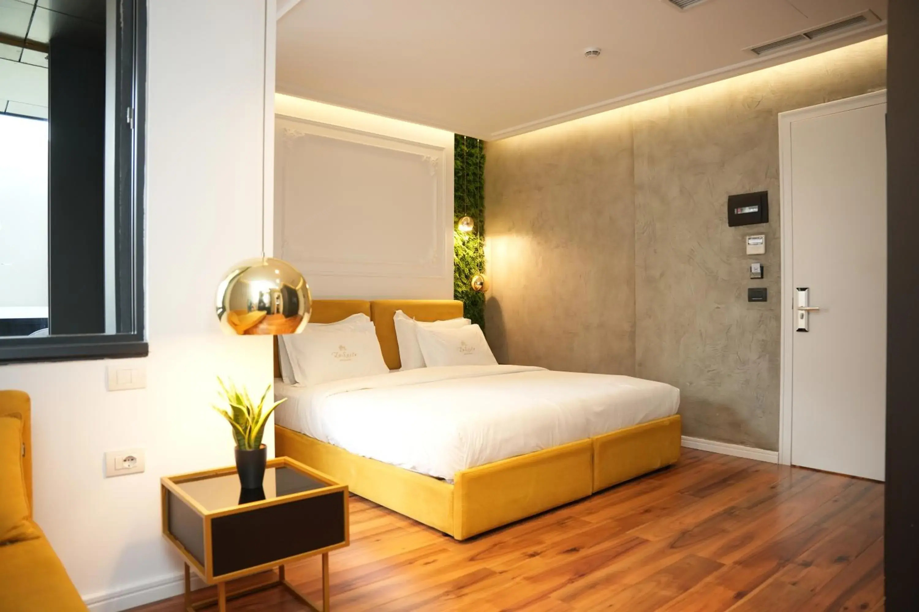 Deluxe Double Room with Shower - single occupancy in La Suite Boutique Hotel Deluxe Double Room with Shower - single occupancy in La Suite Boutique Hotel