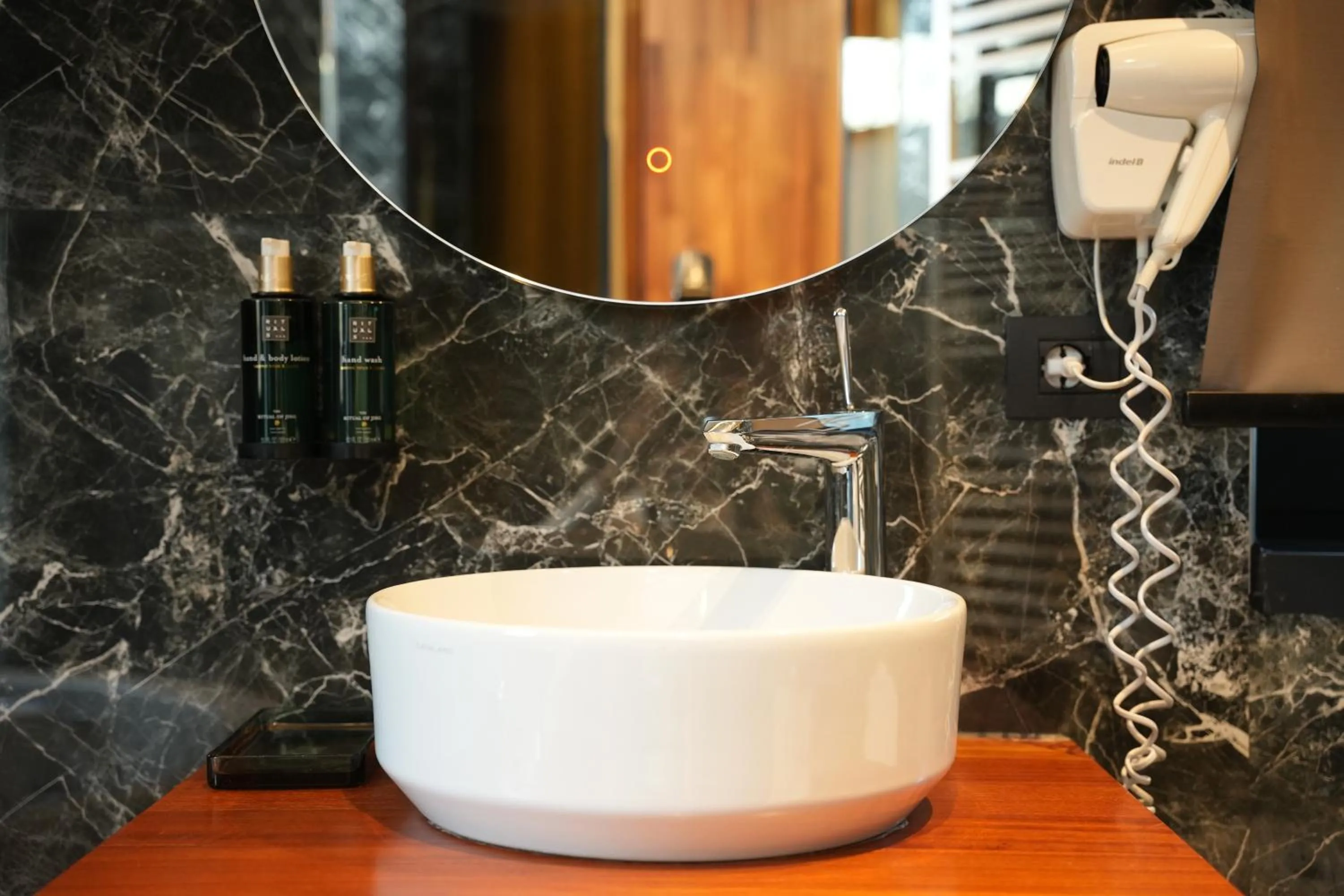 Bathroom in La Suite Boutique Hotel