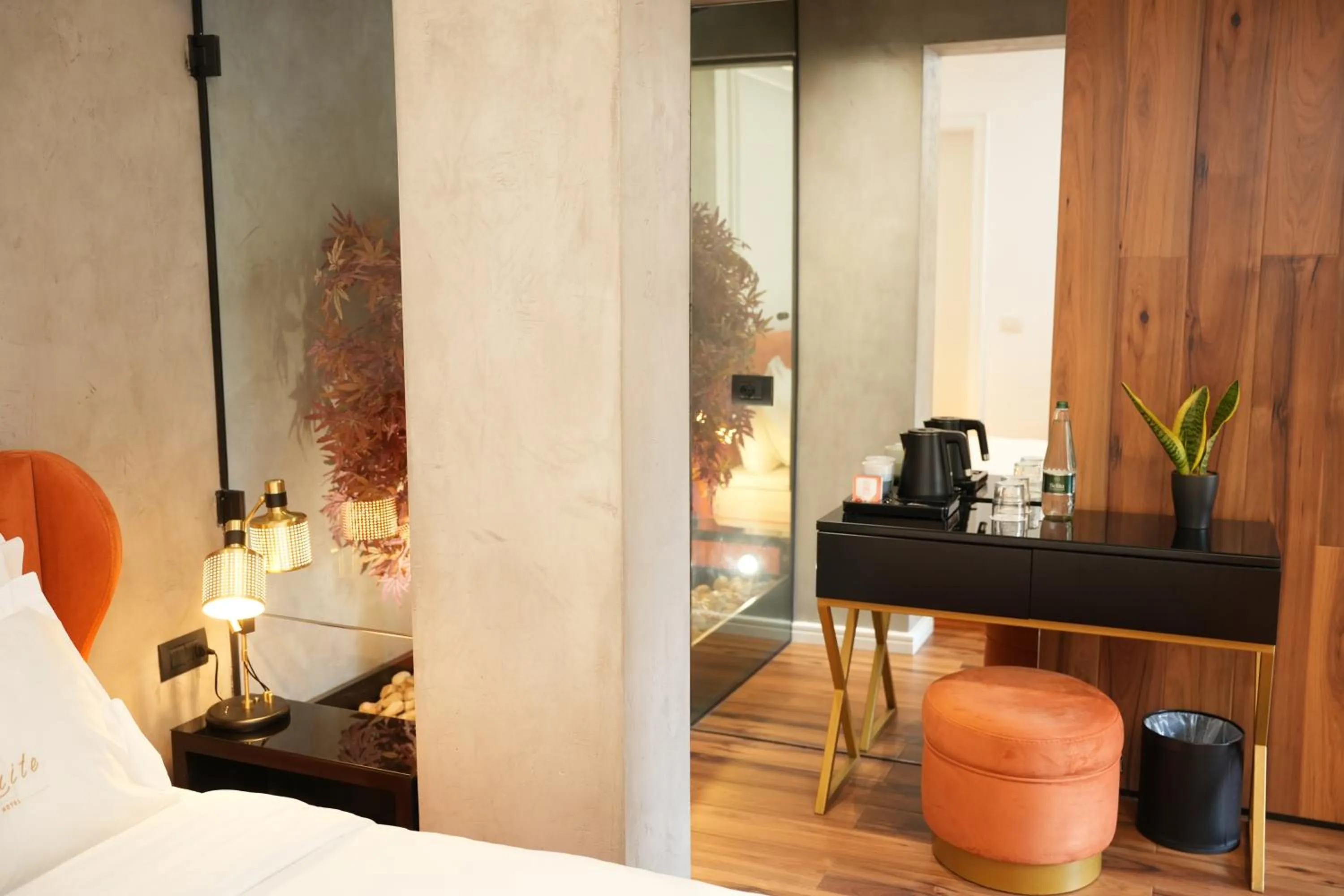 Coffee/tea facilities in La Suite Boutique Hotel