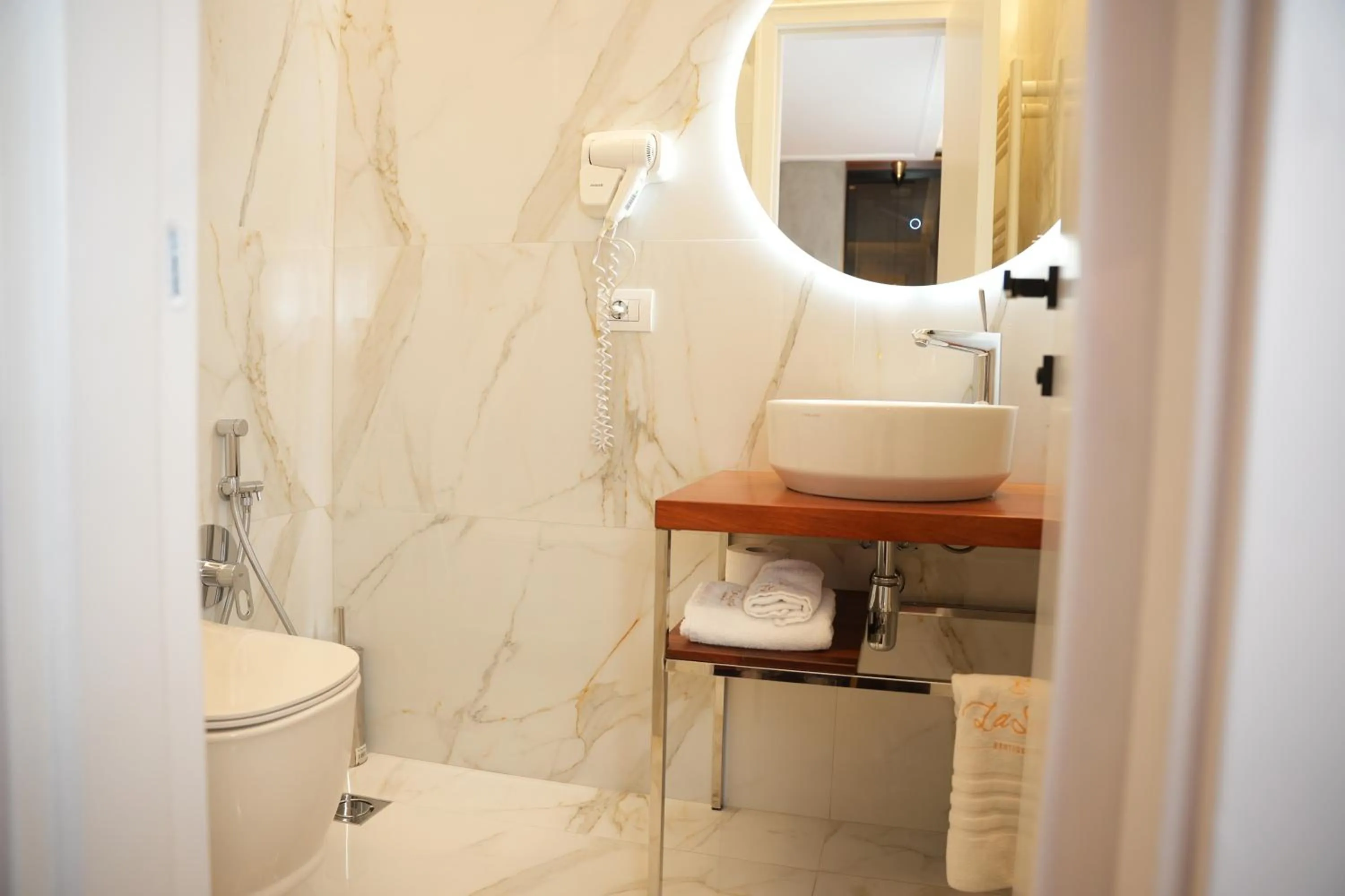 Toilet in La Suite Boutique Hotel