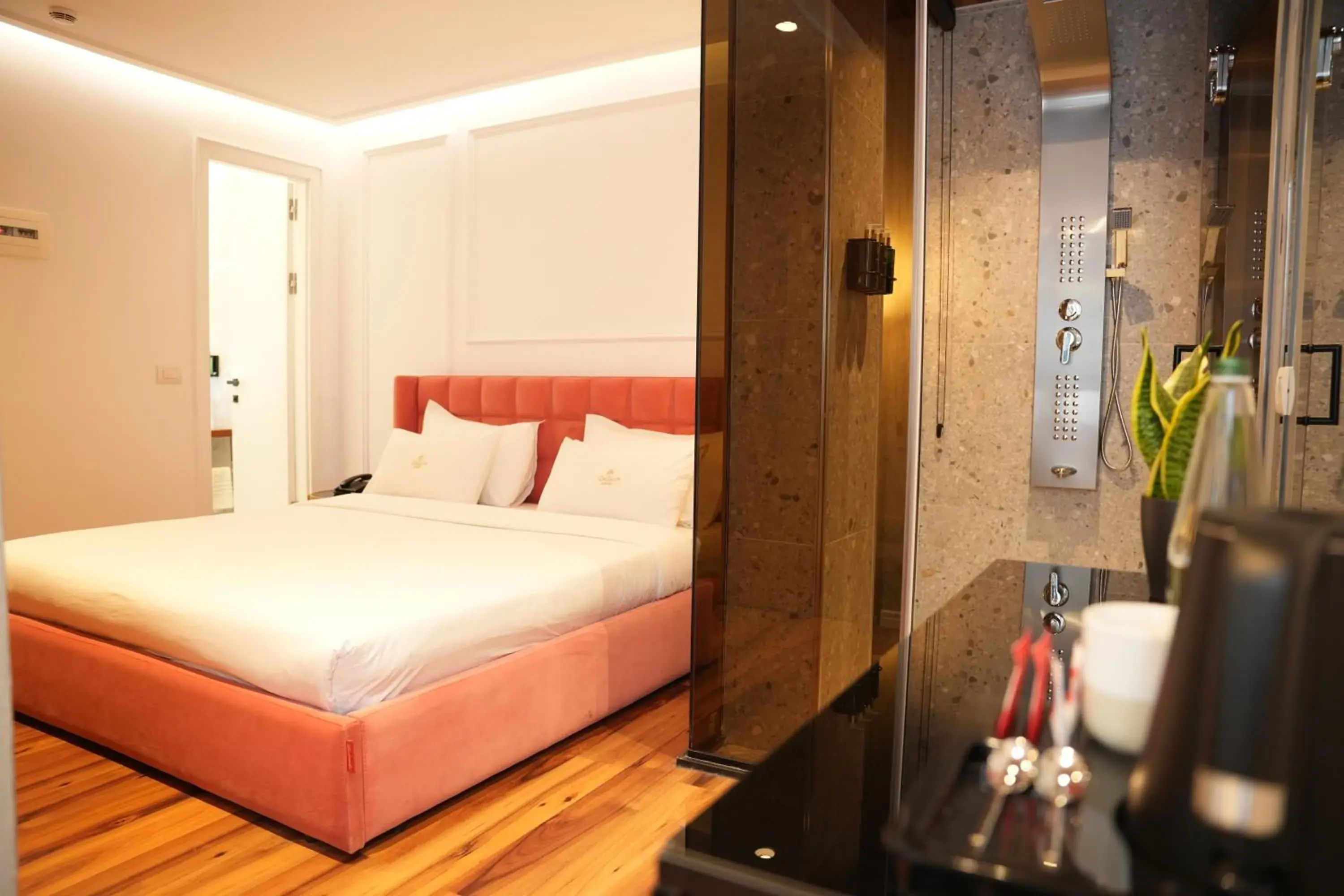 Standard Double Room No Window - single occupancy in La Suite Boutique Hotel Standard Double Room No Window - single occupancy in La Suite Boutique Hotel