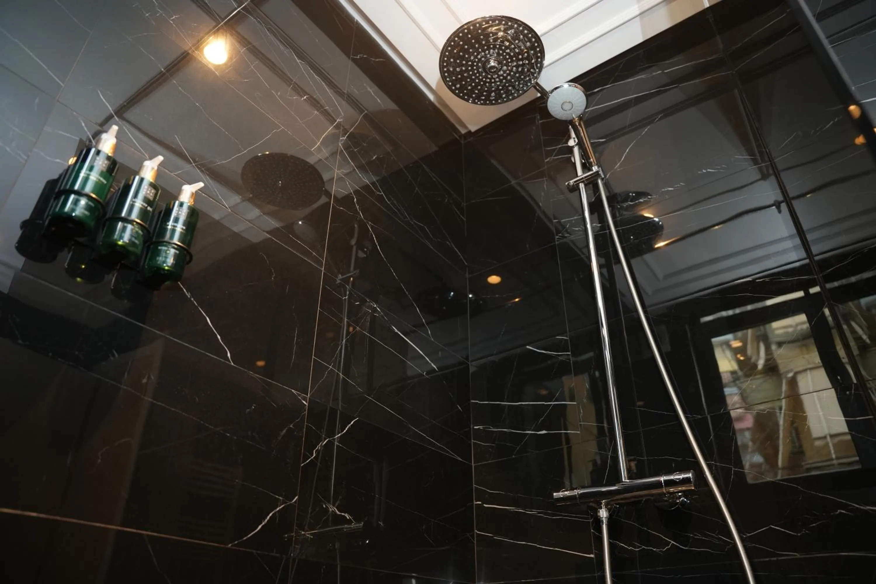 Shower in La Suite Boutique Hotel