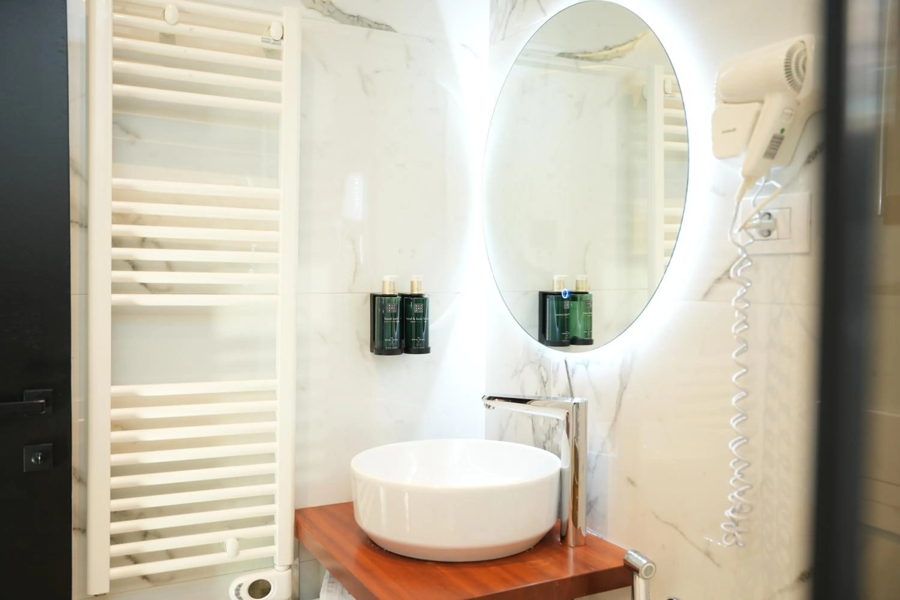 Shower in La Suite Boutique Hotel