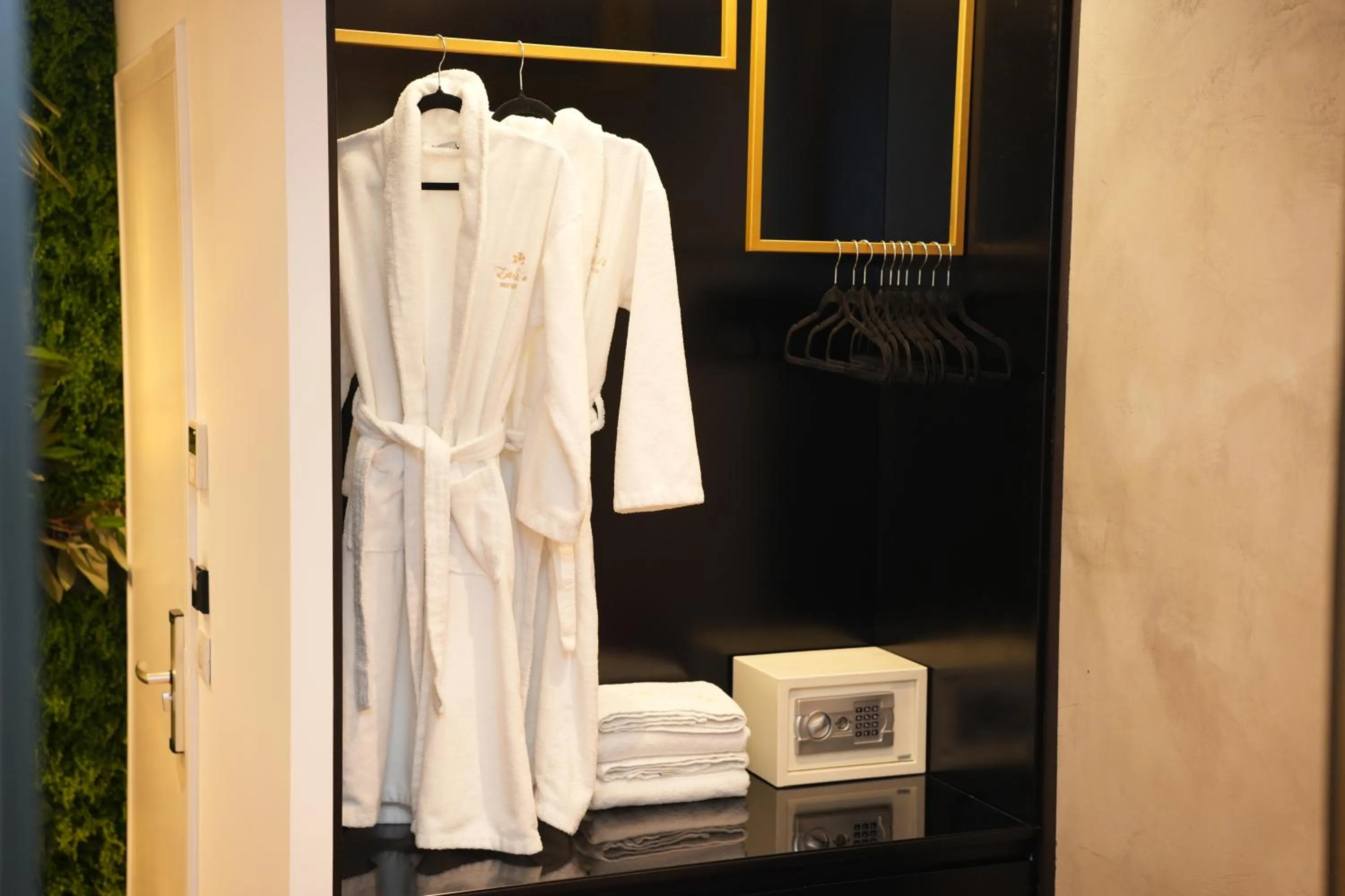 safe in La Suite Boutique Hotel