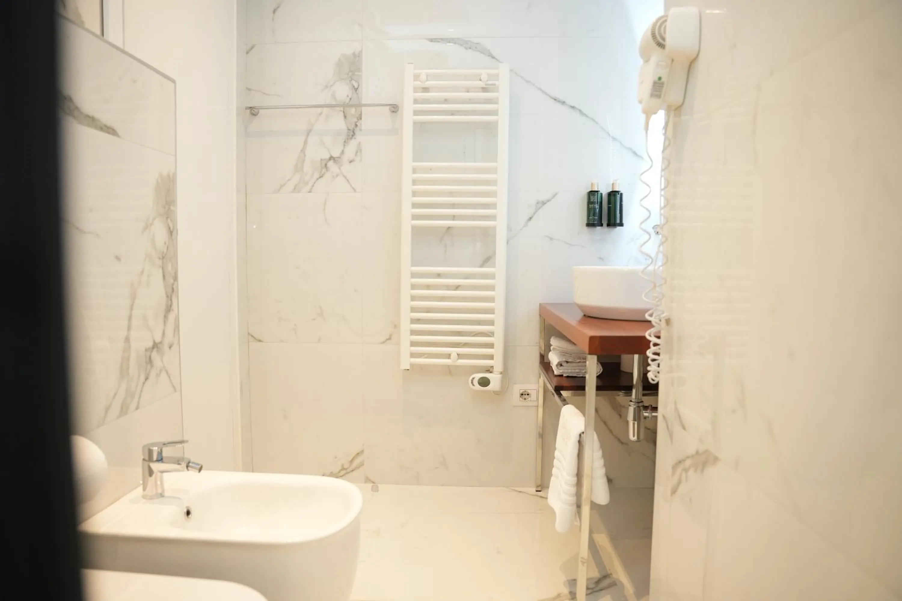 Toilet in La Suite Boutique Hotel