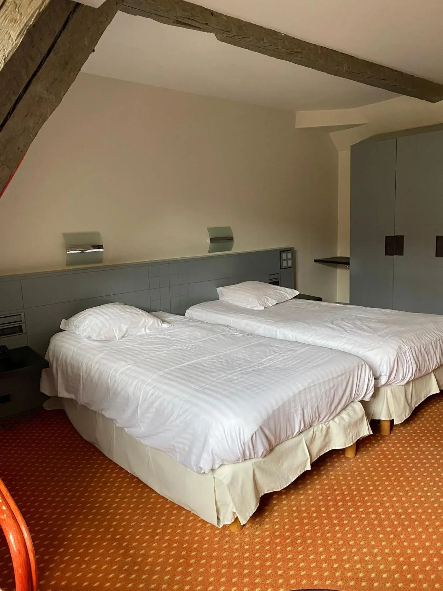 Twin Room in Maison Kammerzell - Hotel & Restaurant Twin Room in Maison Kammerzell - Hotel & Restaurant