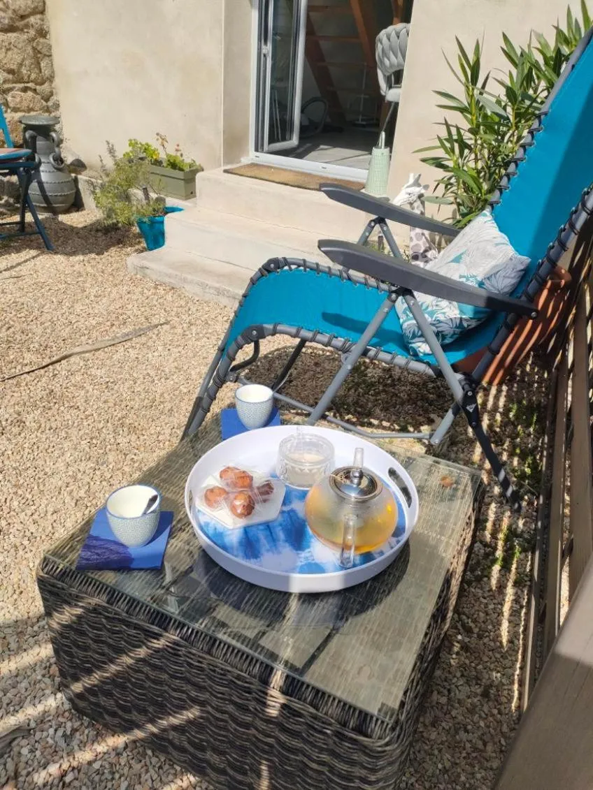 Patio in La Suite 27 bis, maison indépendante avec terrasse, proche gare et centre