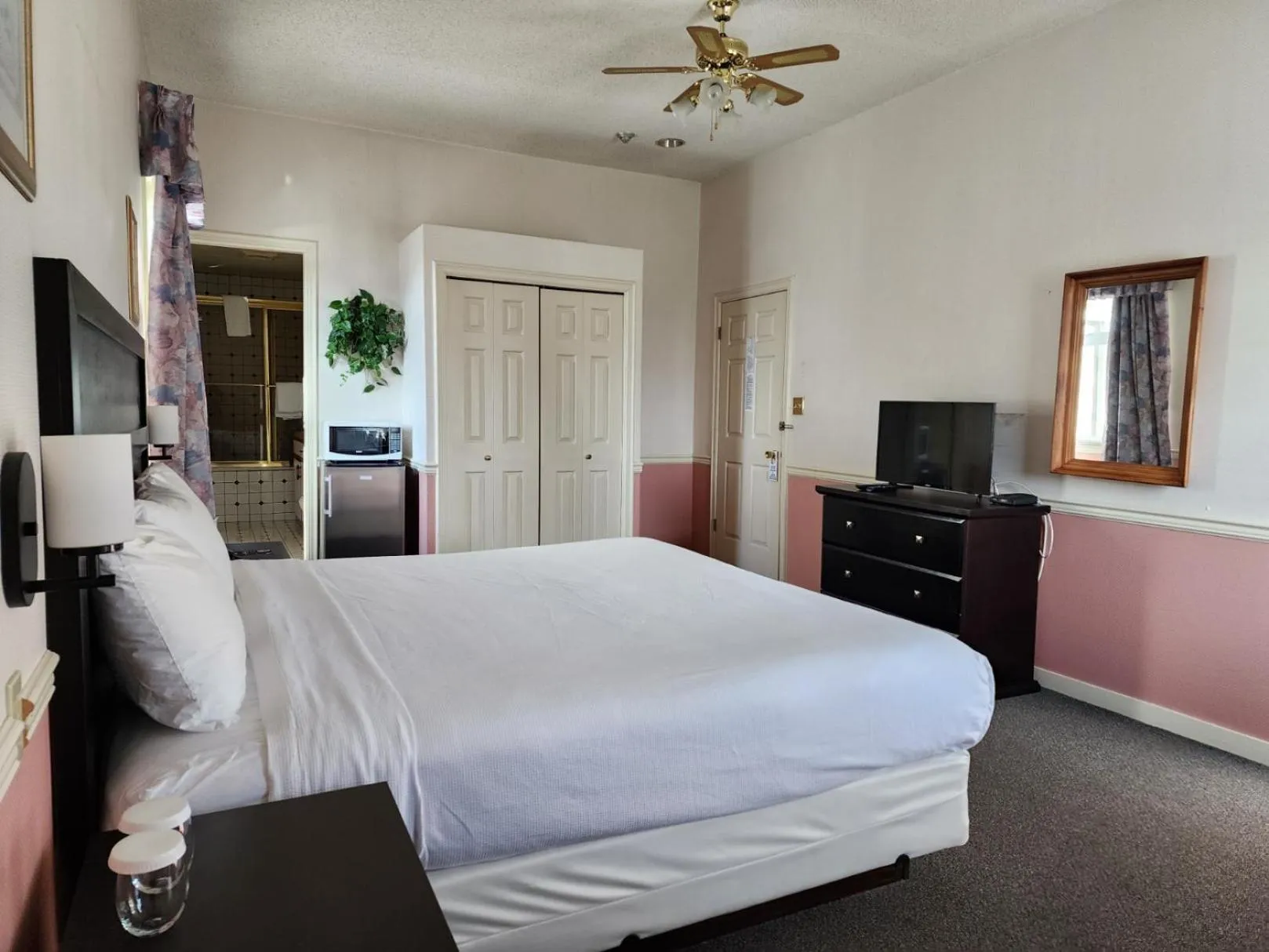 Bed in The Steveston Cafe & Hotel