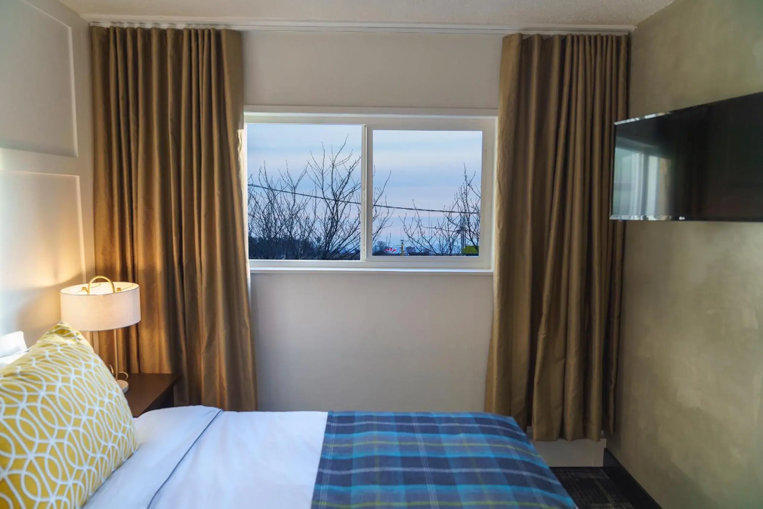 Superior Queen Room (Newly Renovated) in The Steveston Cafe & Hotel Superior Queen Room (Newly Renovated) in The Steveston Cafe & Hotel