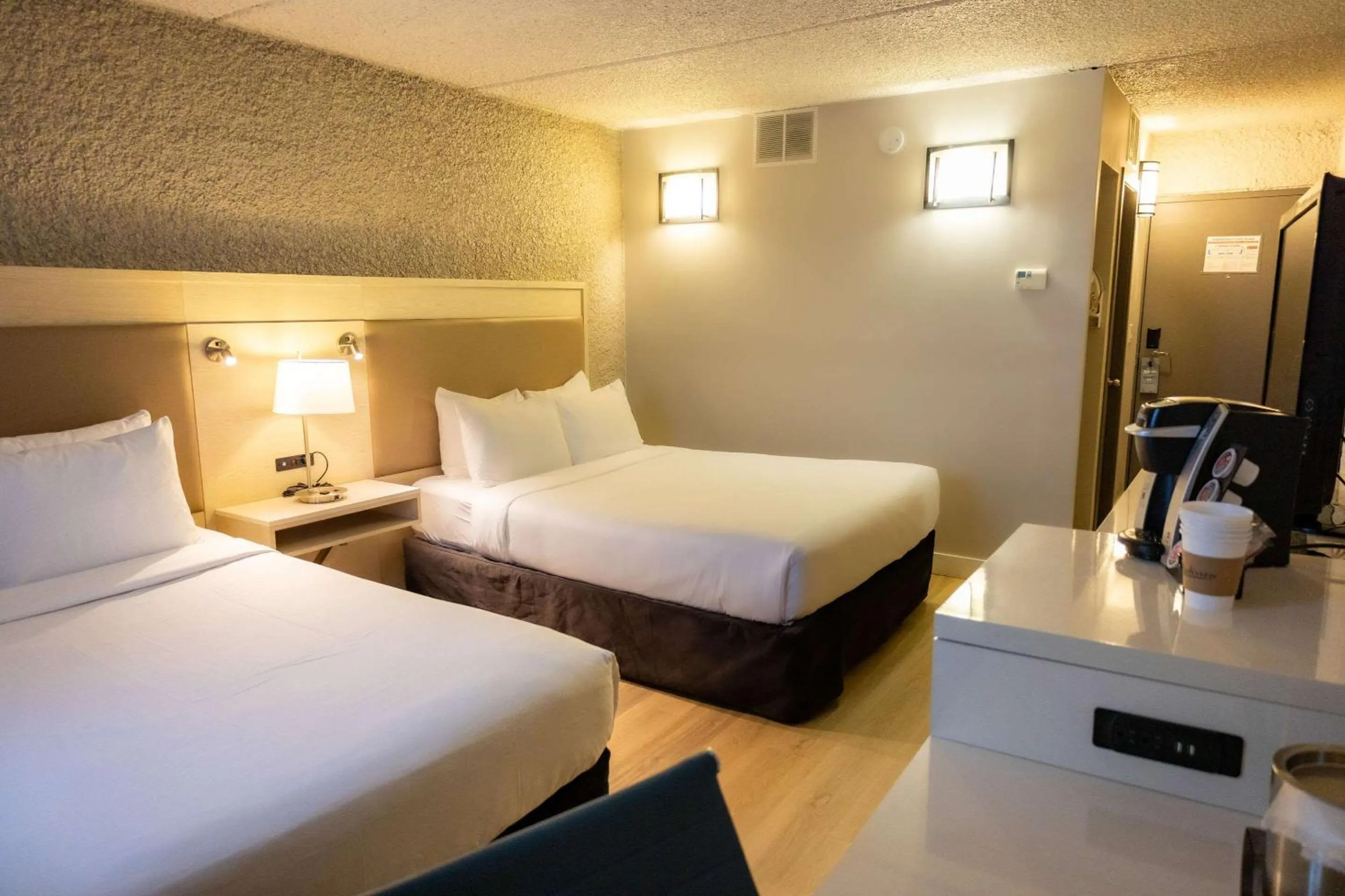 Bedroom, Bed in Radisson Hotel Fort St John