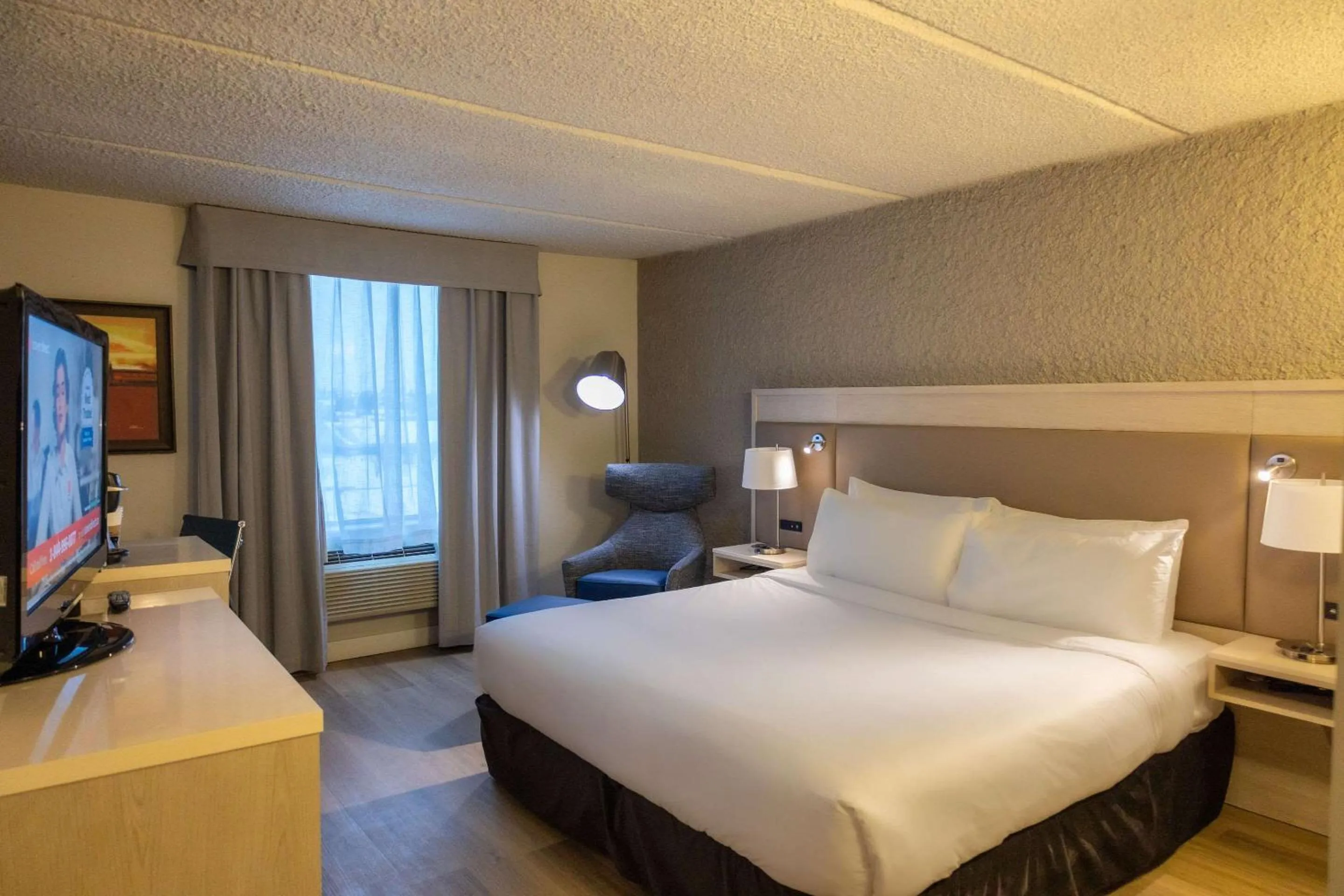 Bedroom, Bed in Radisson Hotel Fort St John