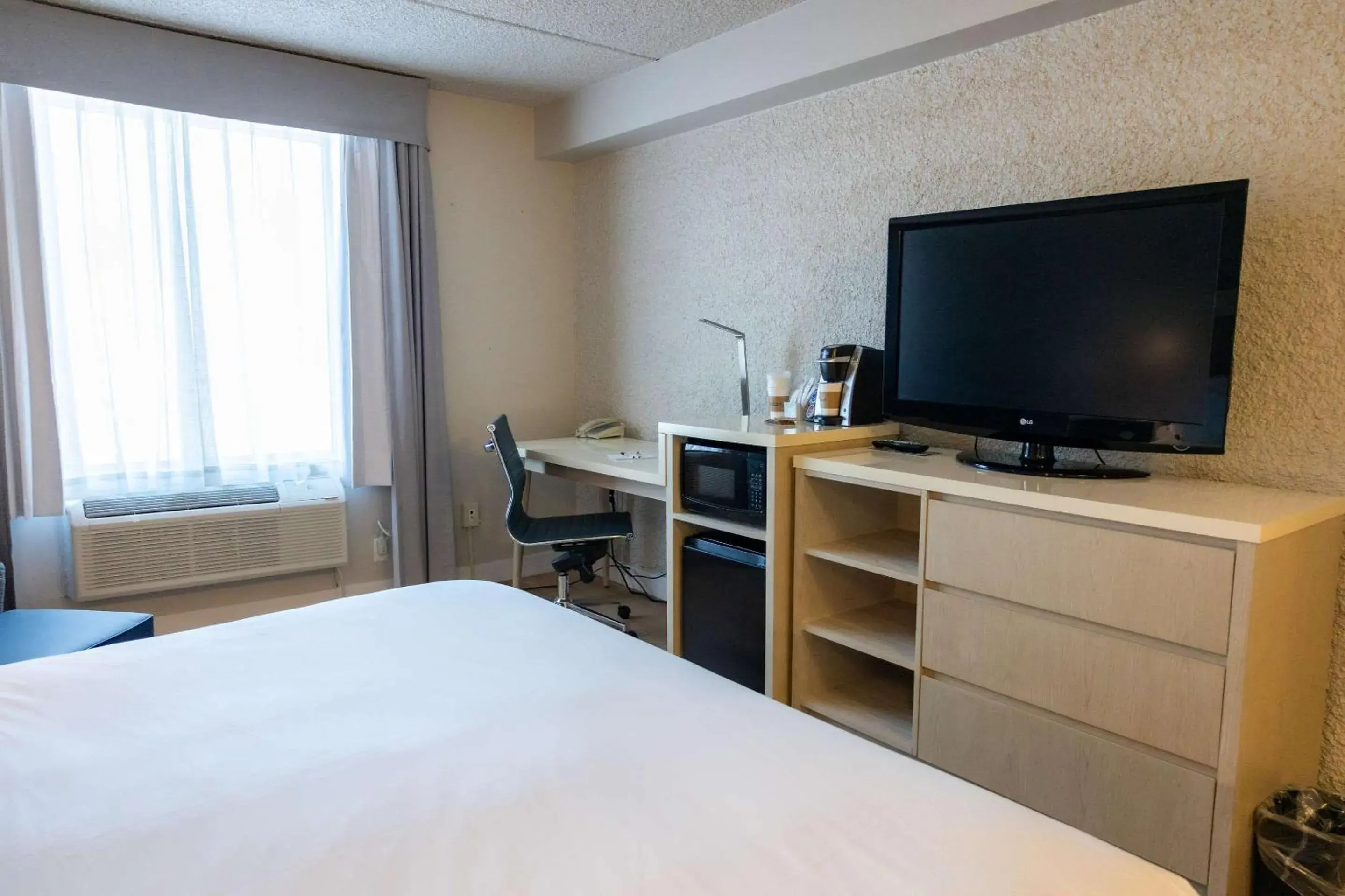 Bedroom, Bed in Radisson Hotel Fort St John Bedroom, Bed in Radisson Hotel Fort St John