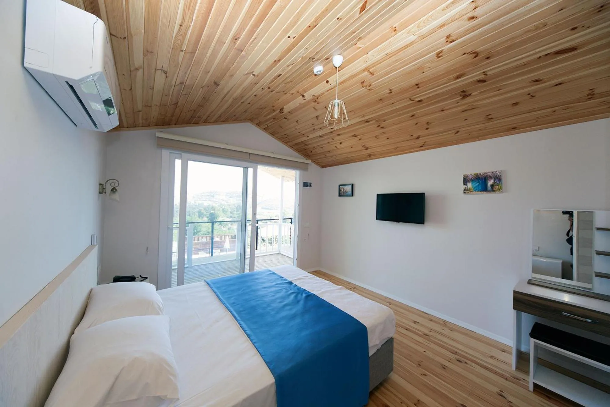 Bed in Metins Gümüşlük