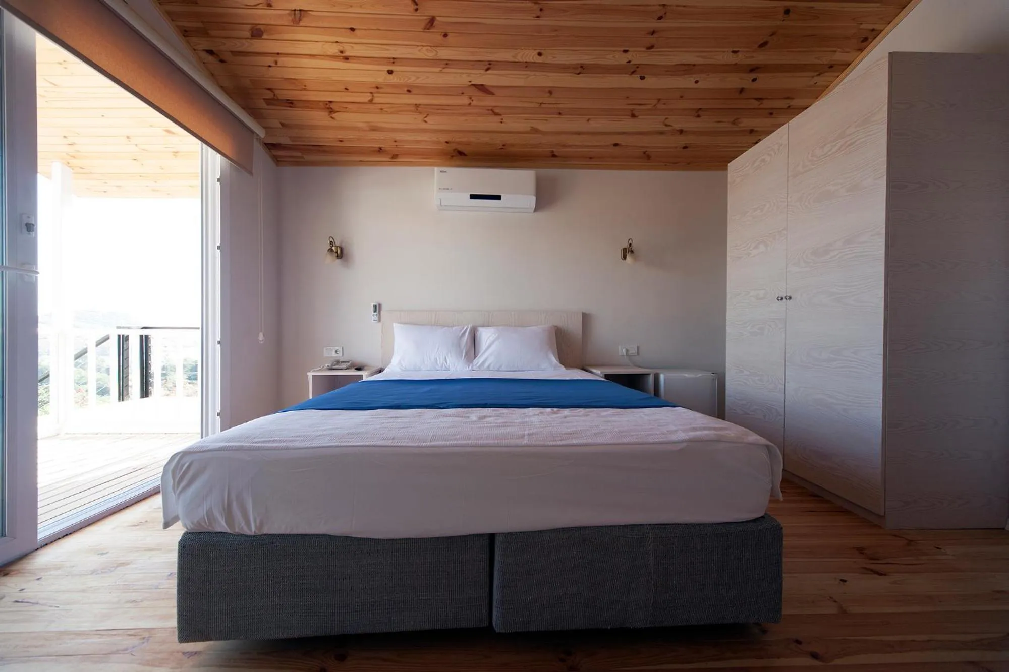 Bed in Metins Gümüşlük