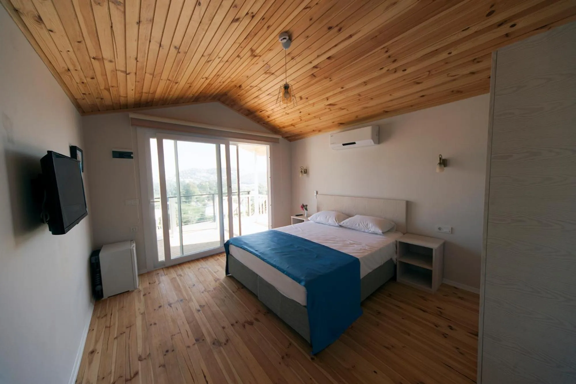 Bed in Metins Gümüşlük