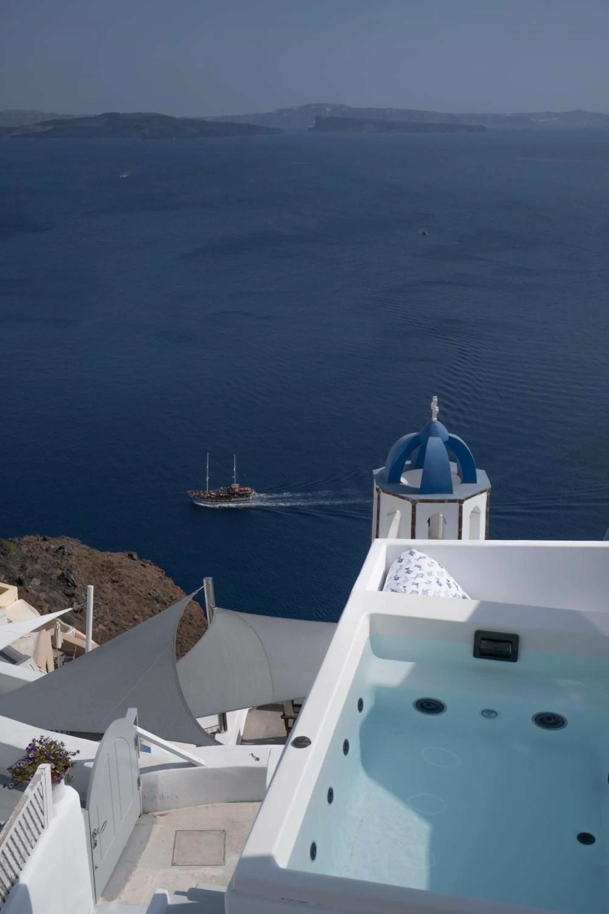 Pool view in Oia Spirit Boutique Residences