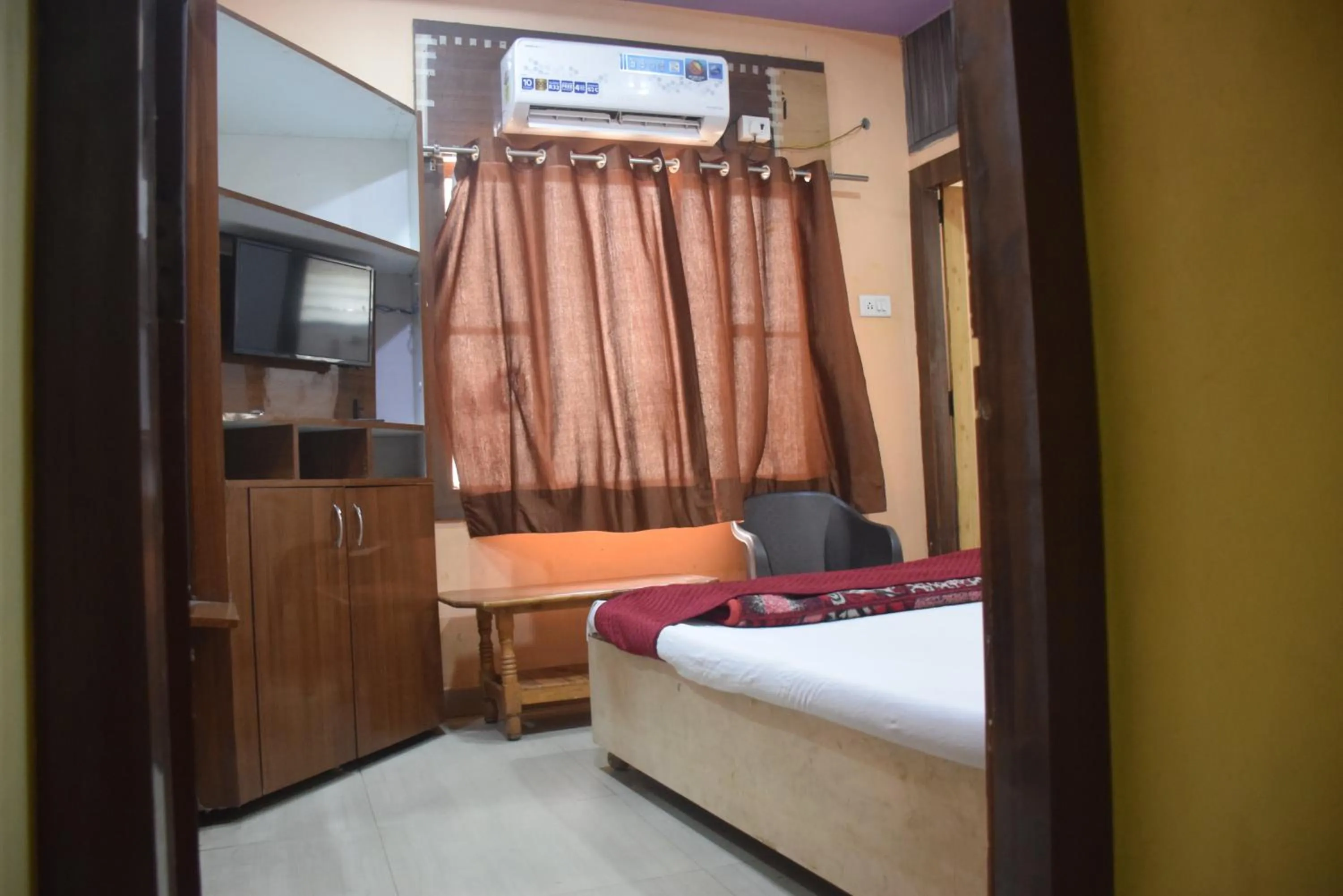 Photo of the whole room in Hotel Thakur Ji