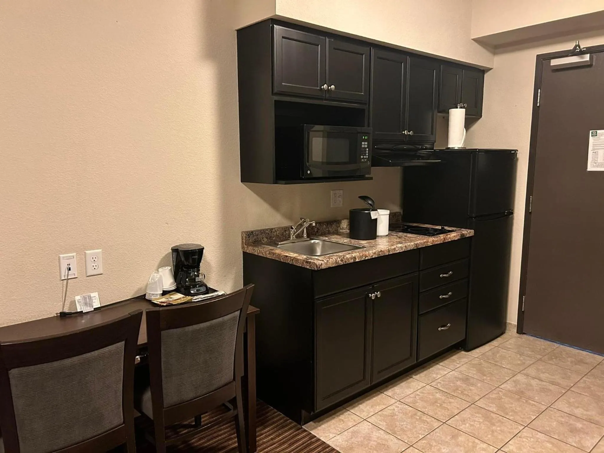 Kitchen or kitchenette in Travelodge Suites by Wyndham Estevan
