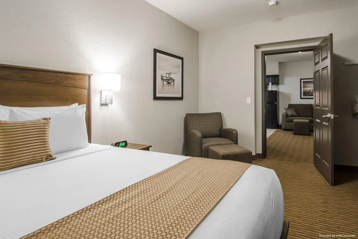 Bedroom, Bed in Travelodge Suites by Wyndham Estevan