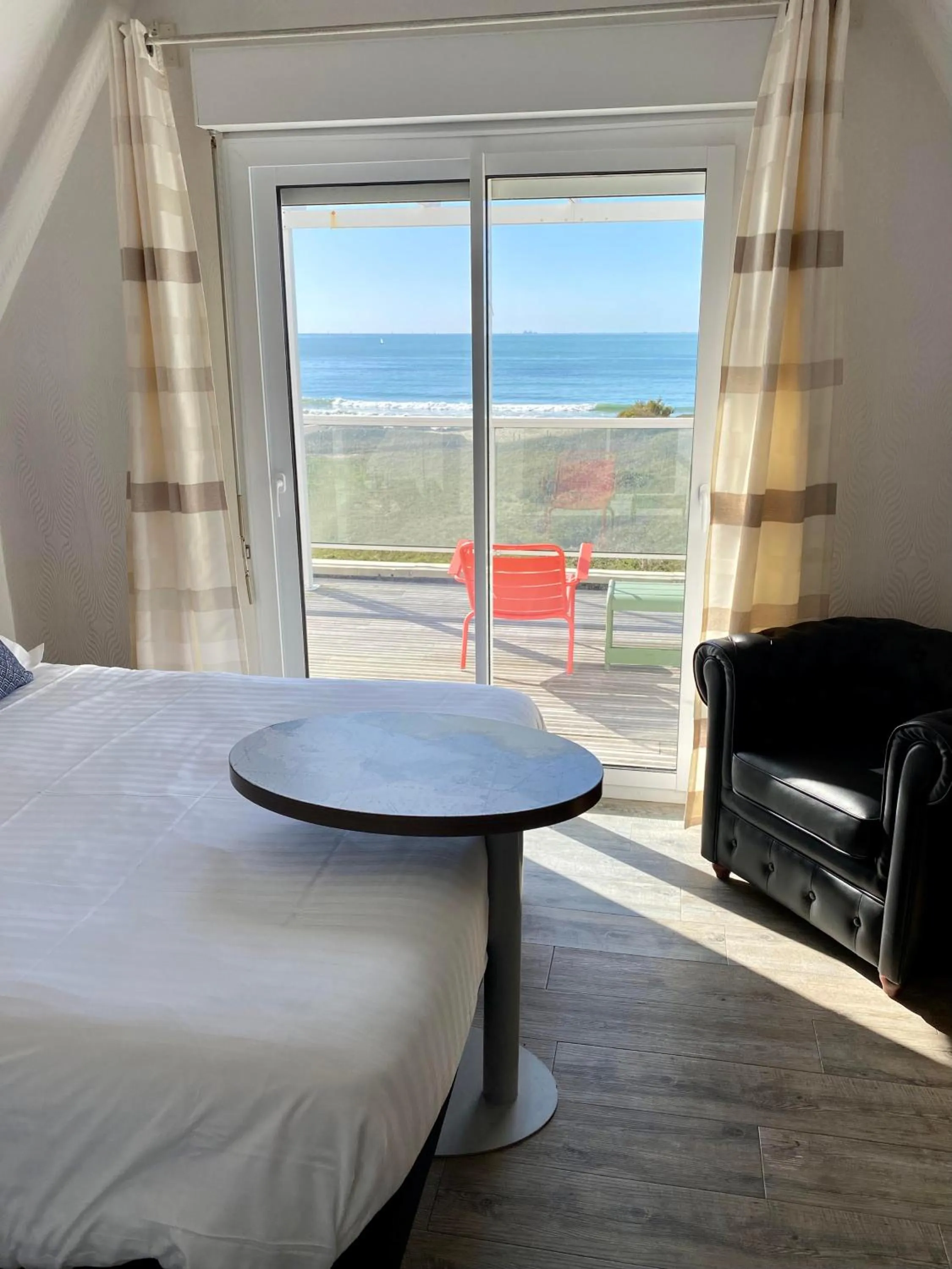 Sea view, Bed in Hôtel Le Lichen De La Mer