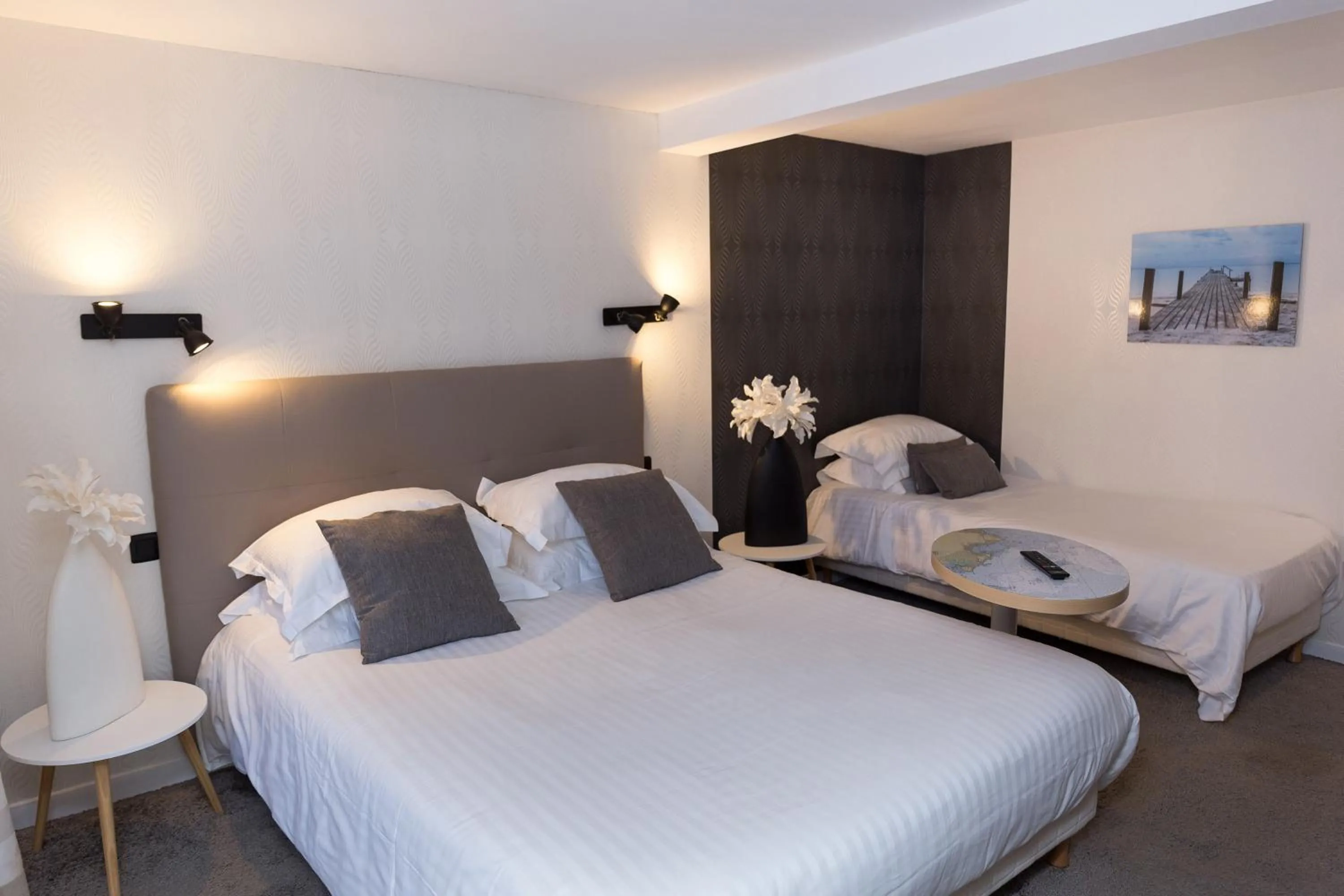 Bed in Hôtel Le Lichen De La Mer