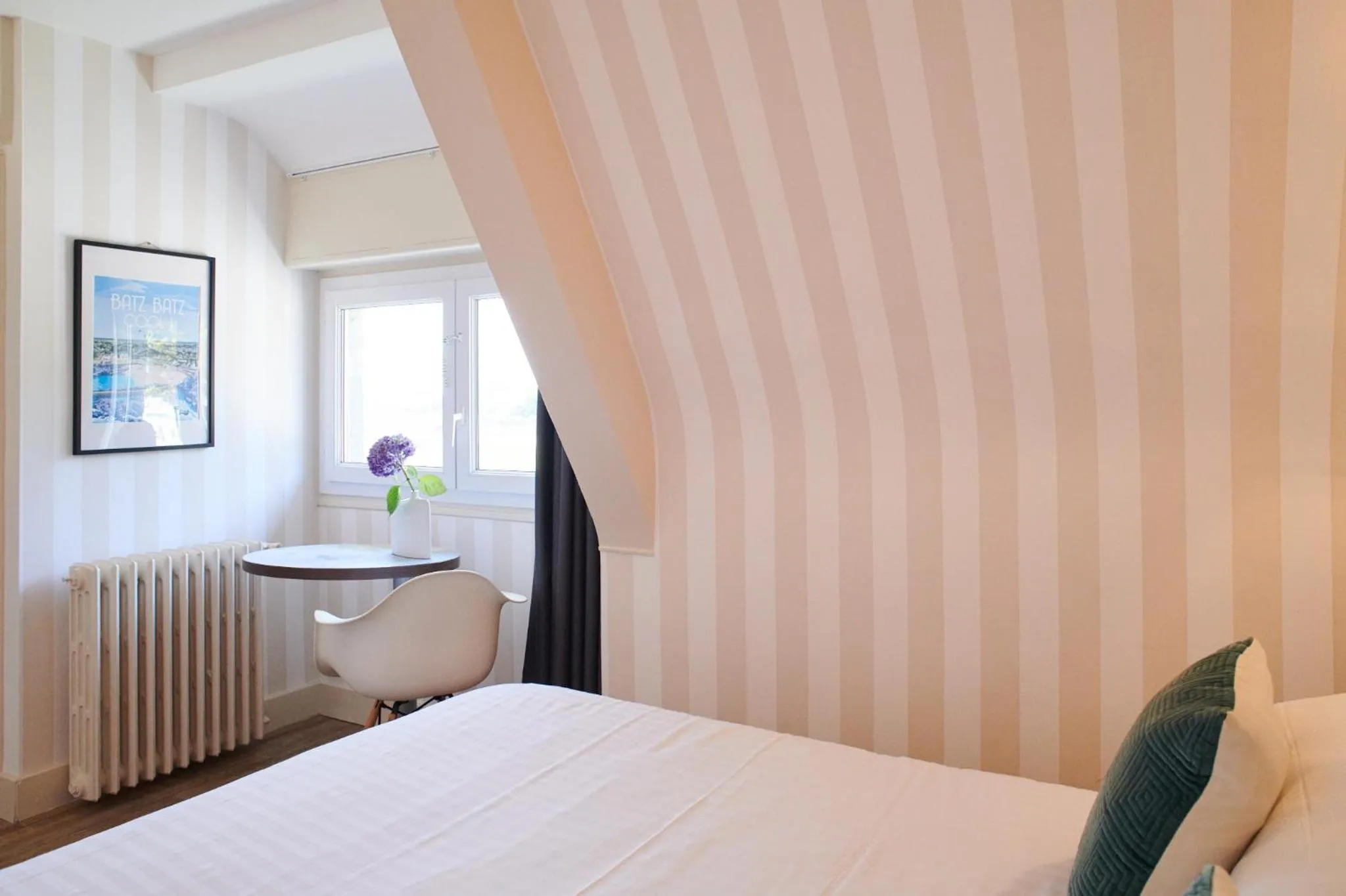 Bedroom, Bed in Hôtel Le Lichen De La Mer