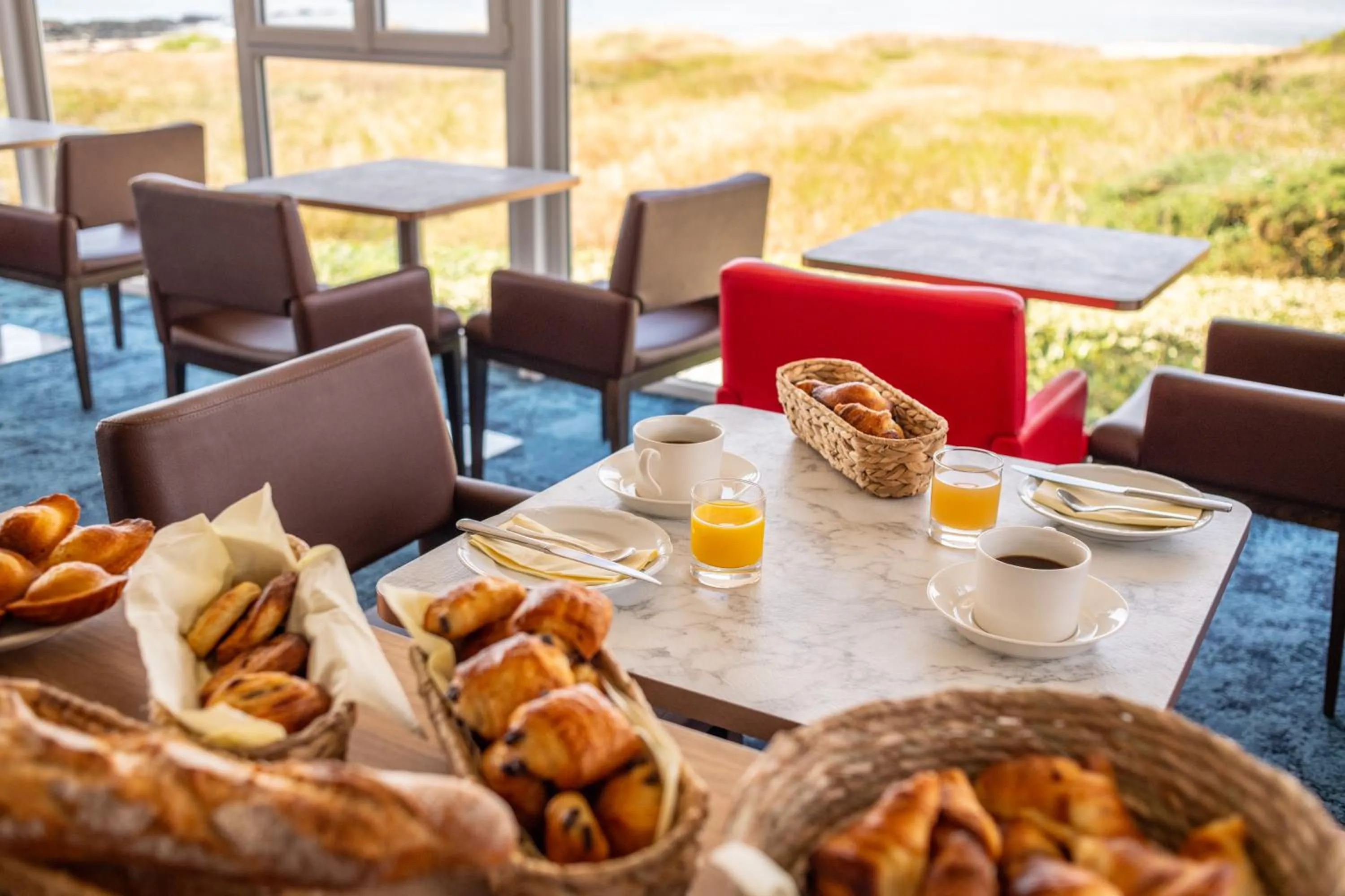 Breakfast in Hôtel Le Lichen De La Mer