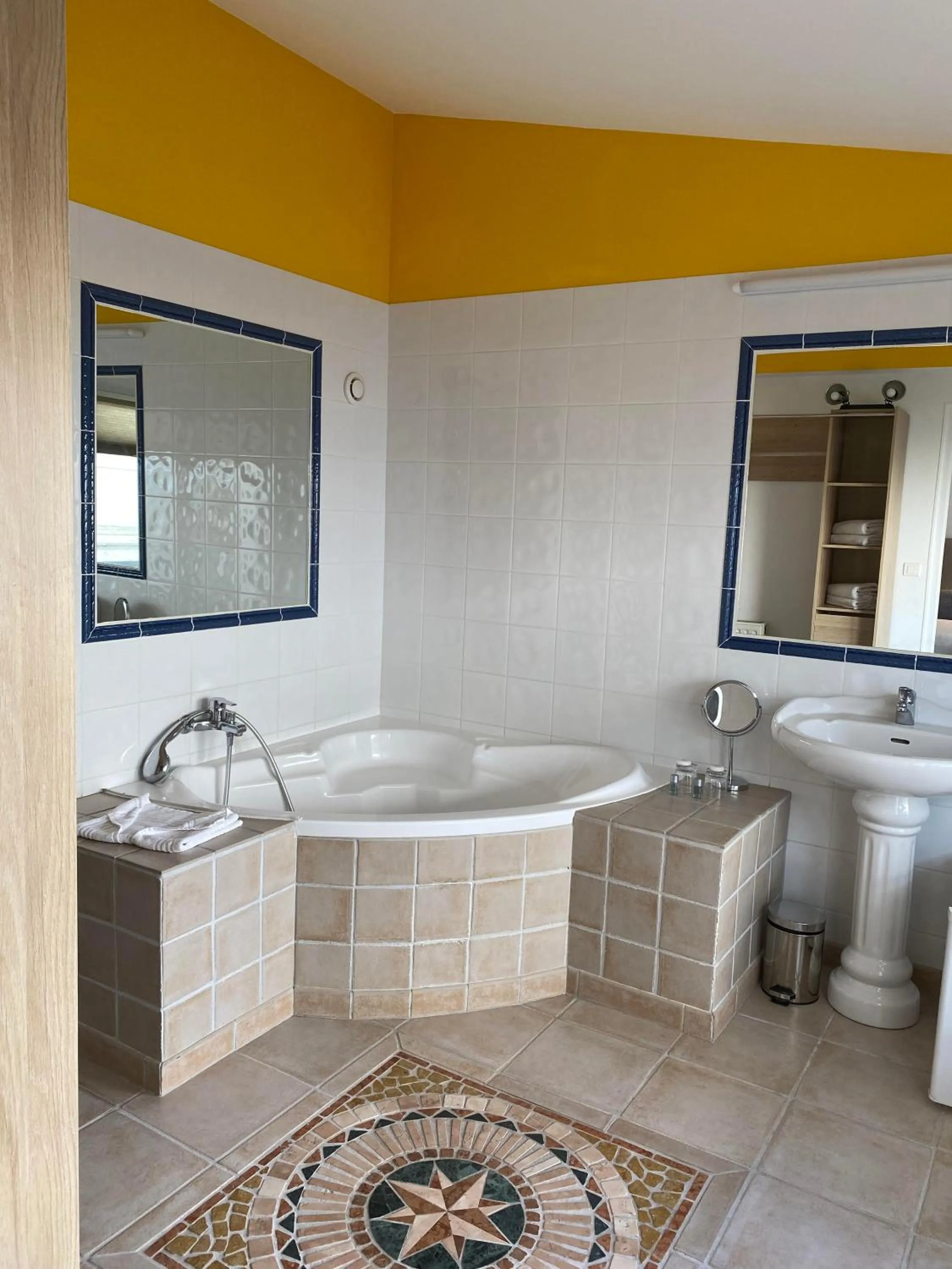 Bathroom in Hôtel Le Lichen De La Mer