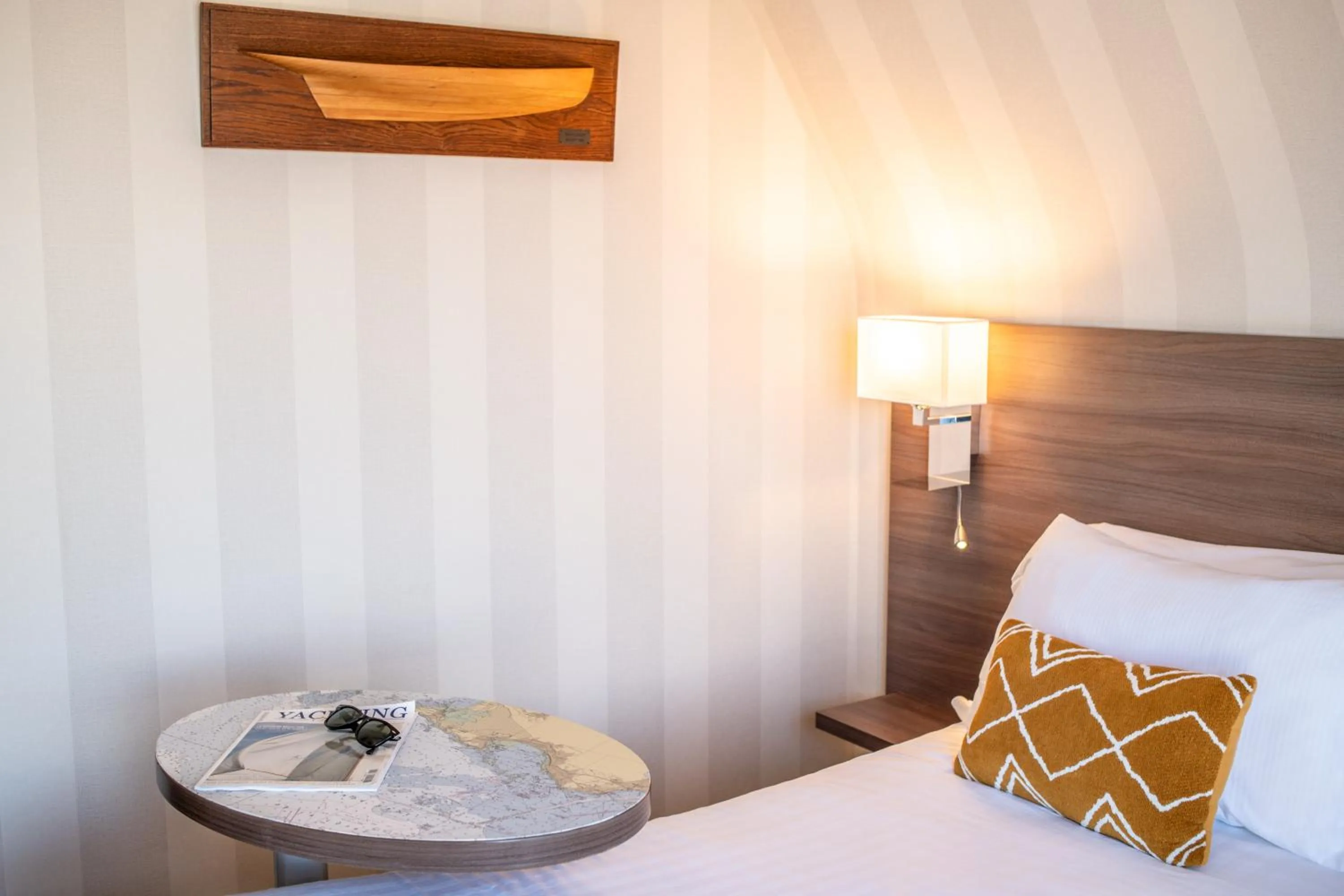 Bedroom, Bed in Hôtel Le Lichen De La Mer