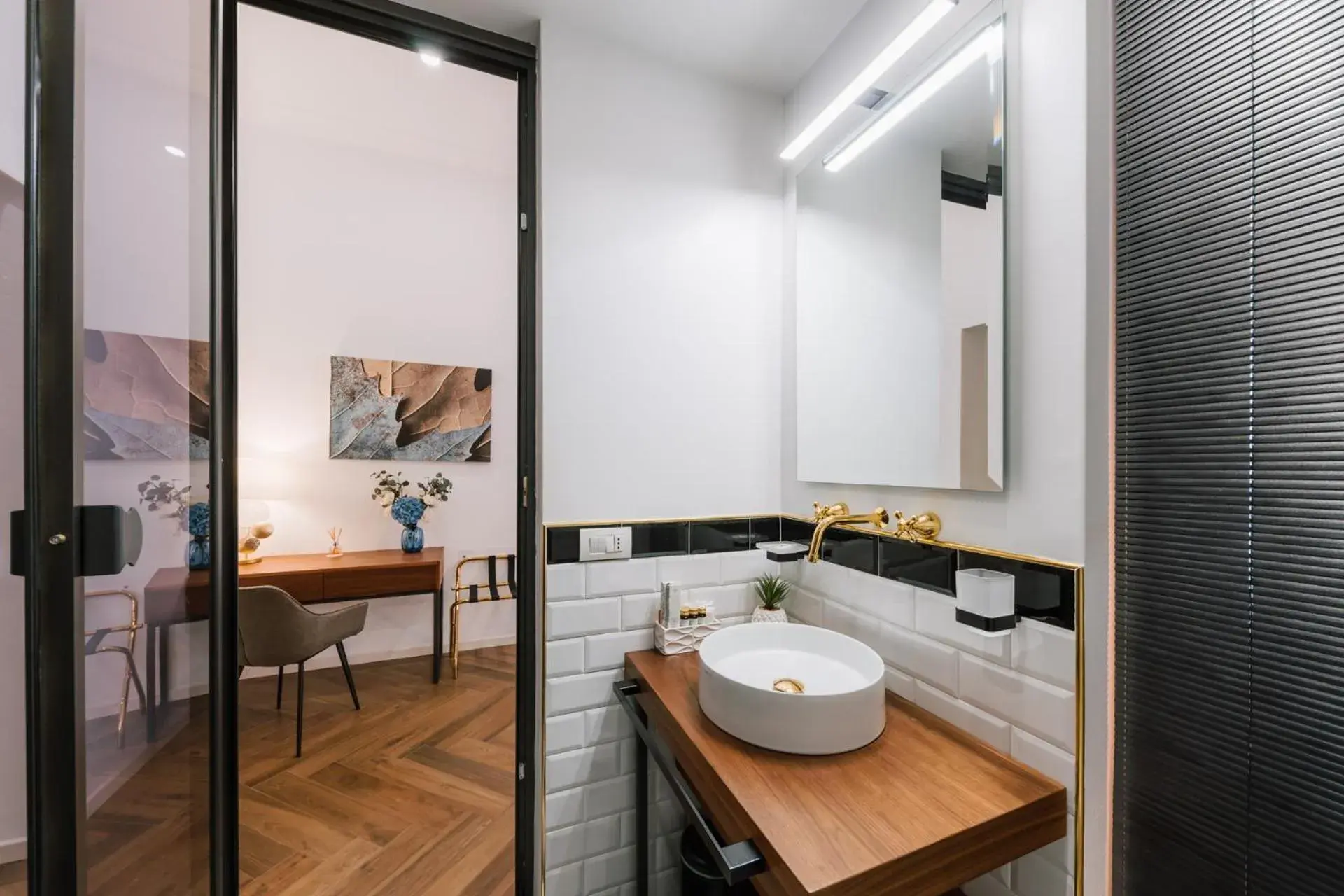 Deluxe Double Room with Side Sea View in Raggio di Sole Deluxe Double Room with Side Sea View in Raggio di Sole