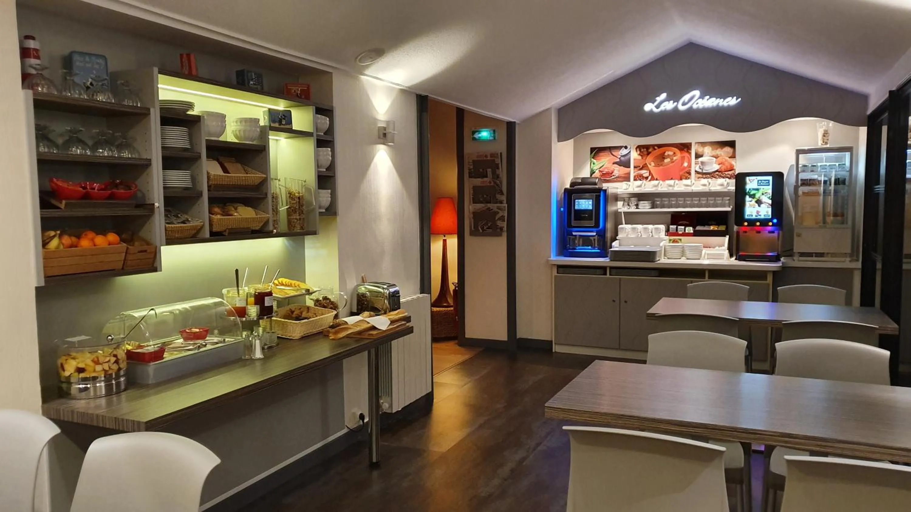 Buffet breakfast in The Originals City, Hôtel Les Océanes, Lorient