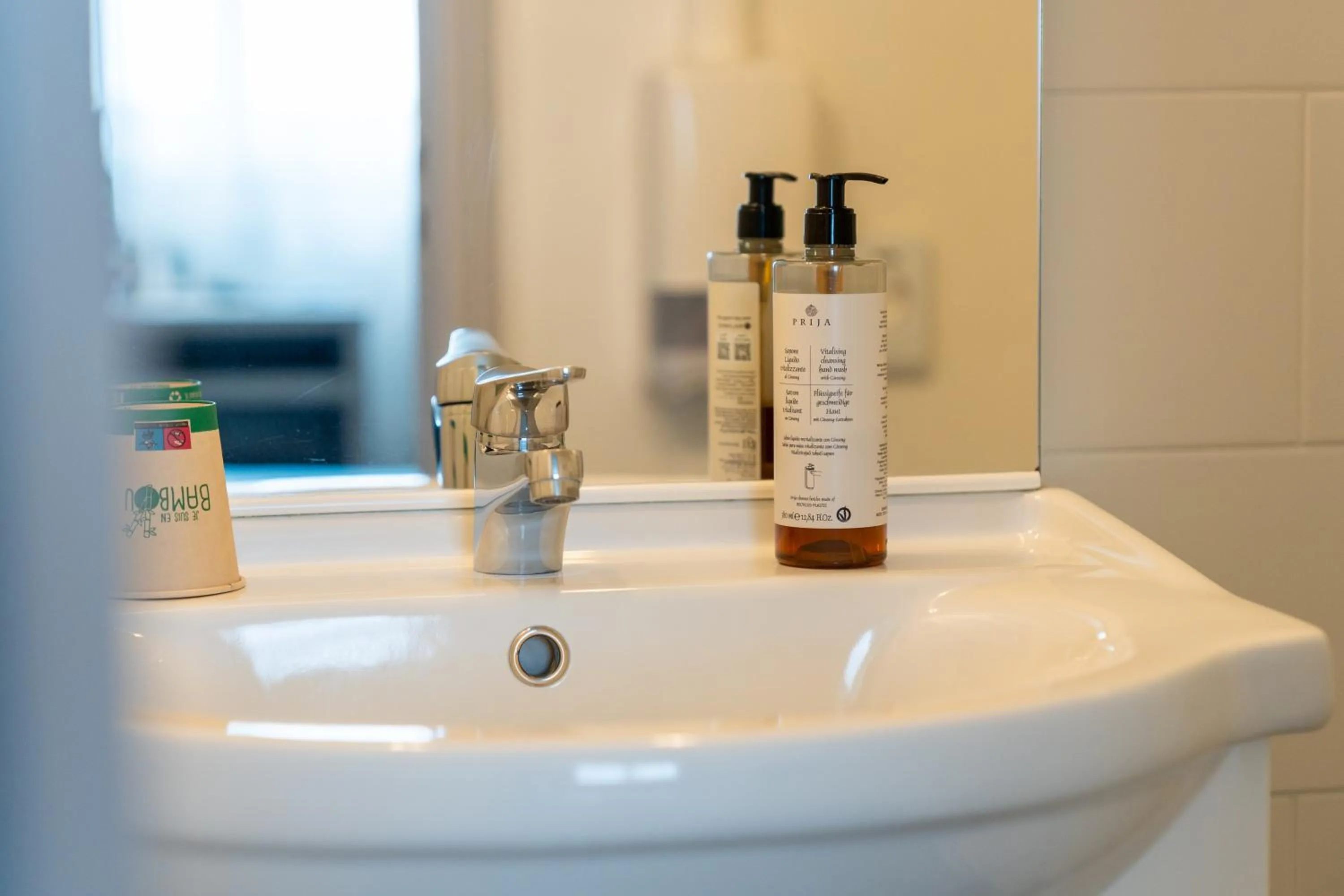 Bathroom in The Originals City, Hôtel Les Océanes, Lorient