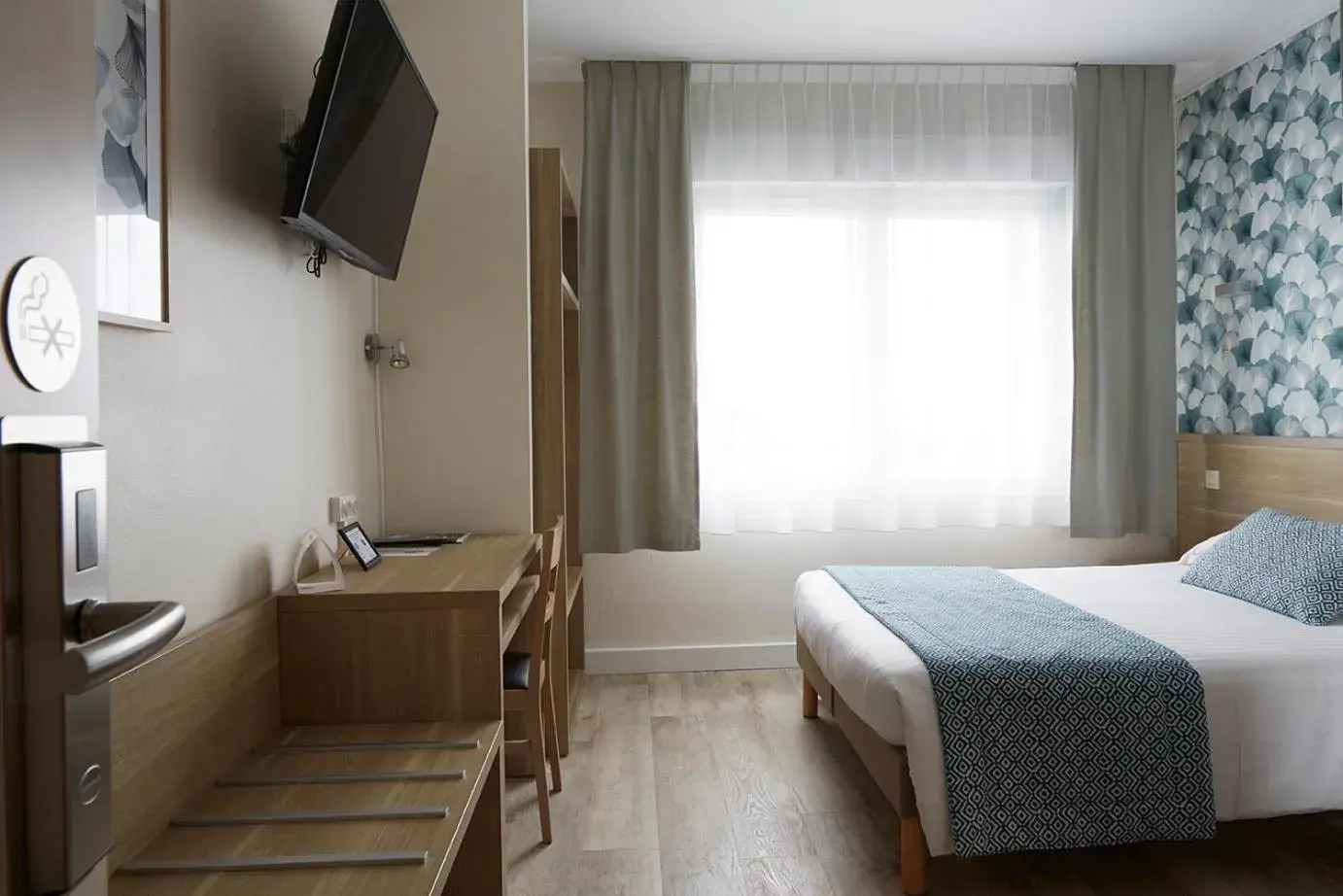 Property building, Bed in The Originals City, Hôtel Les Océanes, Lorient Property building, Bed in The Originals City, Hôtel Les Océanes, Lorient