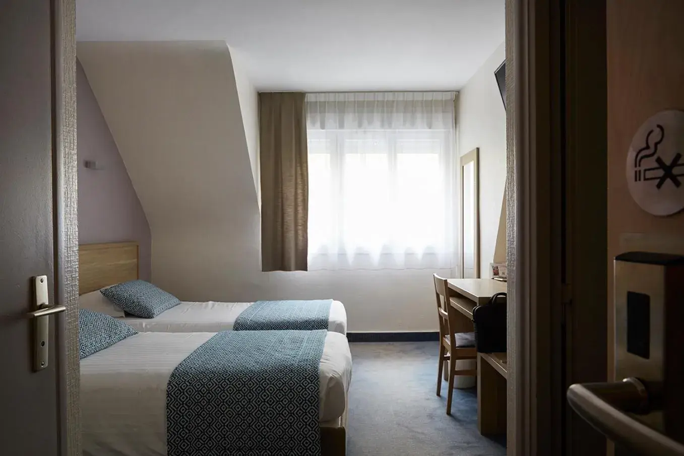 Property building, Bed in The Originals City, Hôtel Les Océanes, Lorient Property building, Bed in The Originals City, Hôtel Les Océanes, Lorient