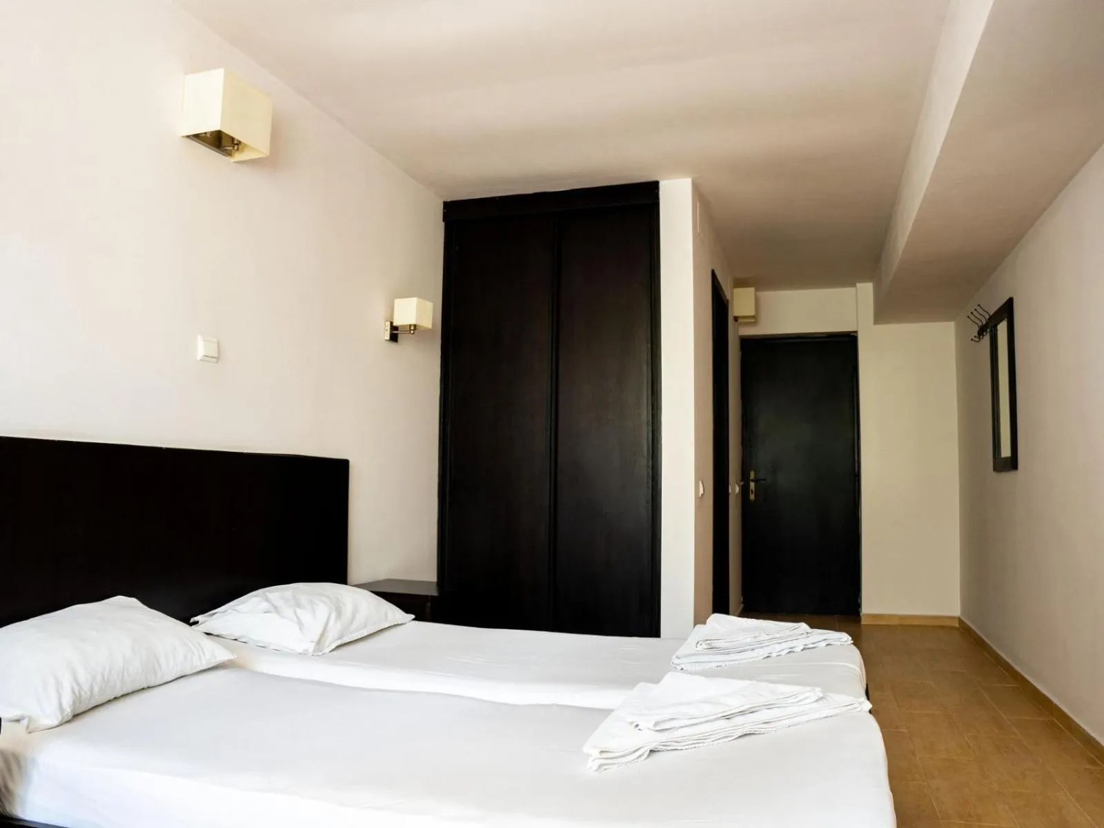 Photo of the whole room, Bed in Complex Vraja Mării Costinești