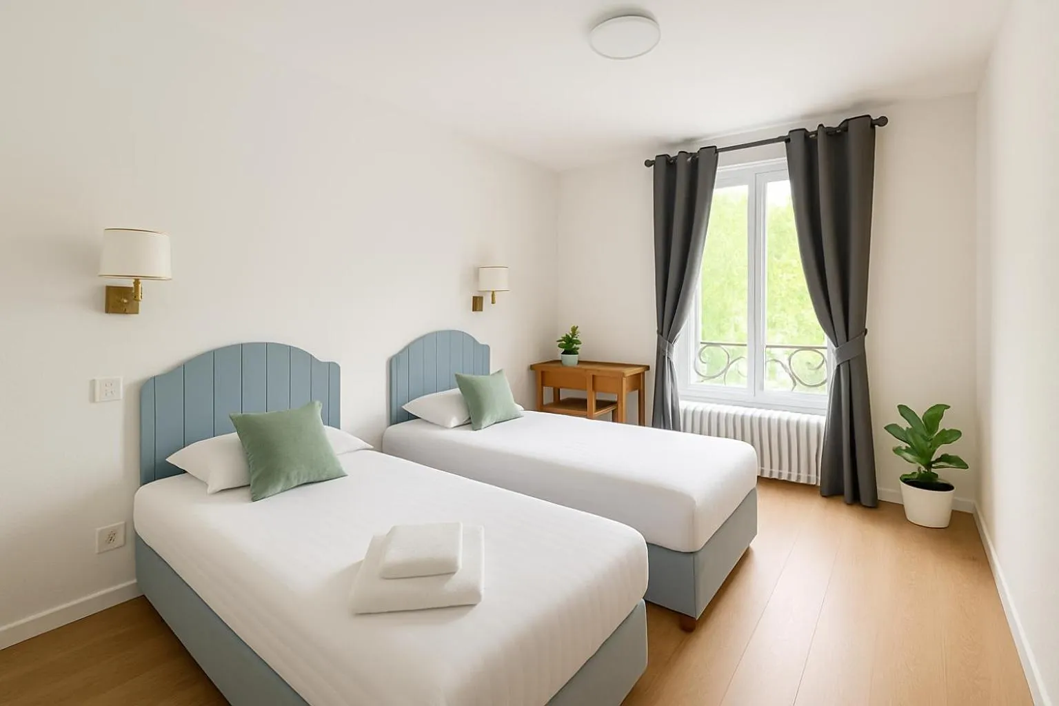 Bed in Logis Hôtel du Cirque Troyes centre historique