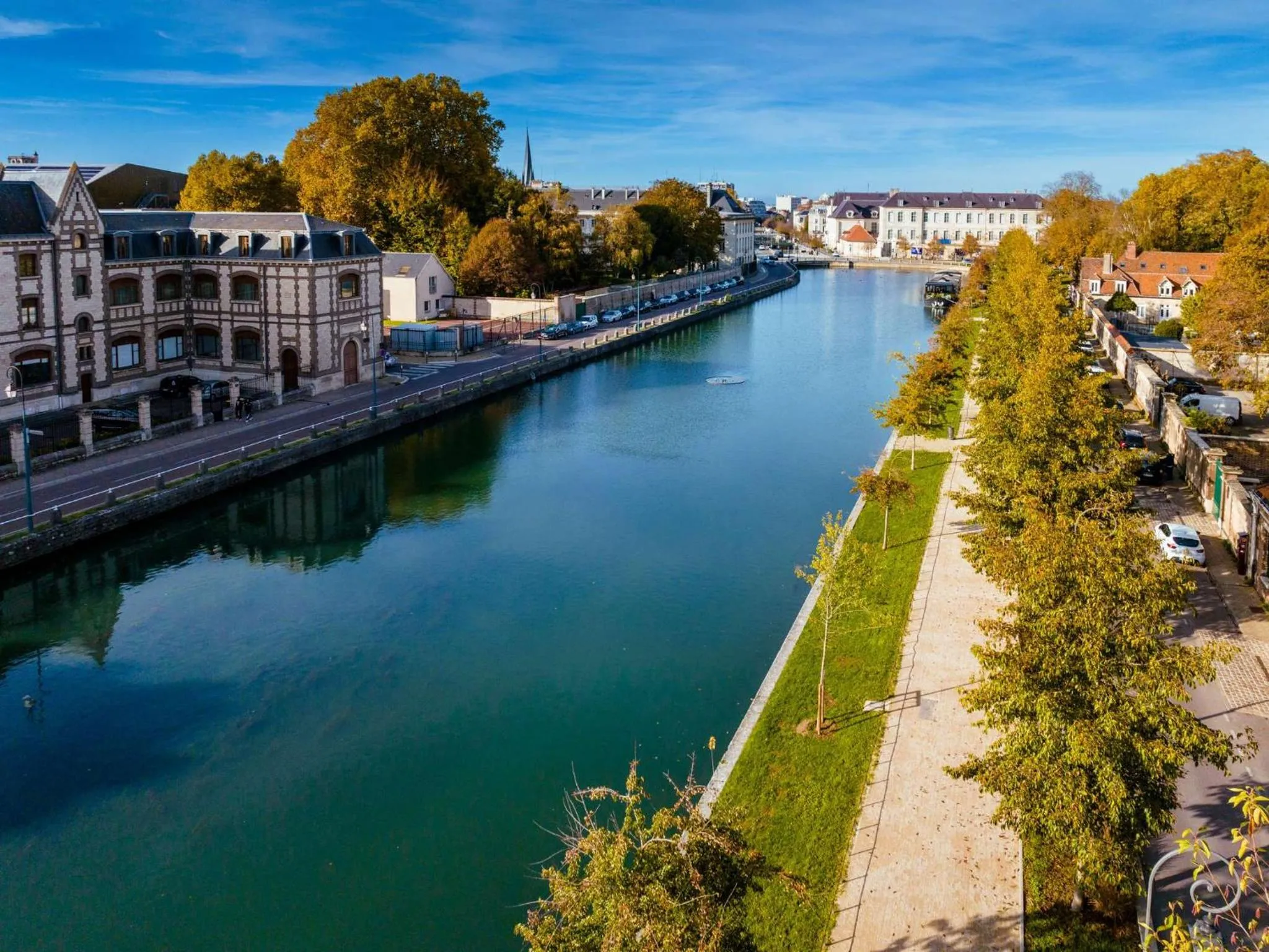 Hiking in Logis Hôtel du Cirque Troyes centre historique