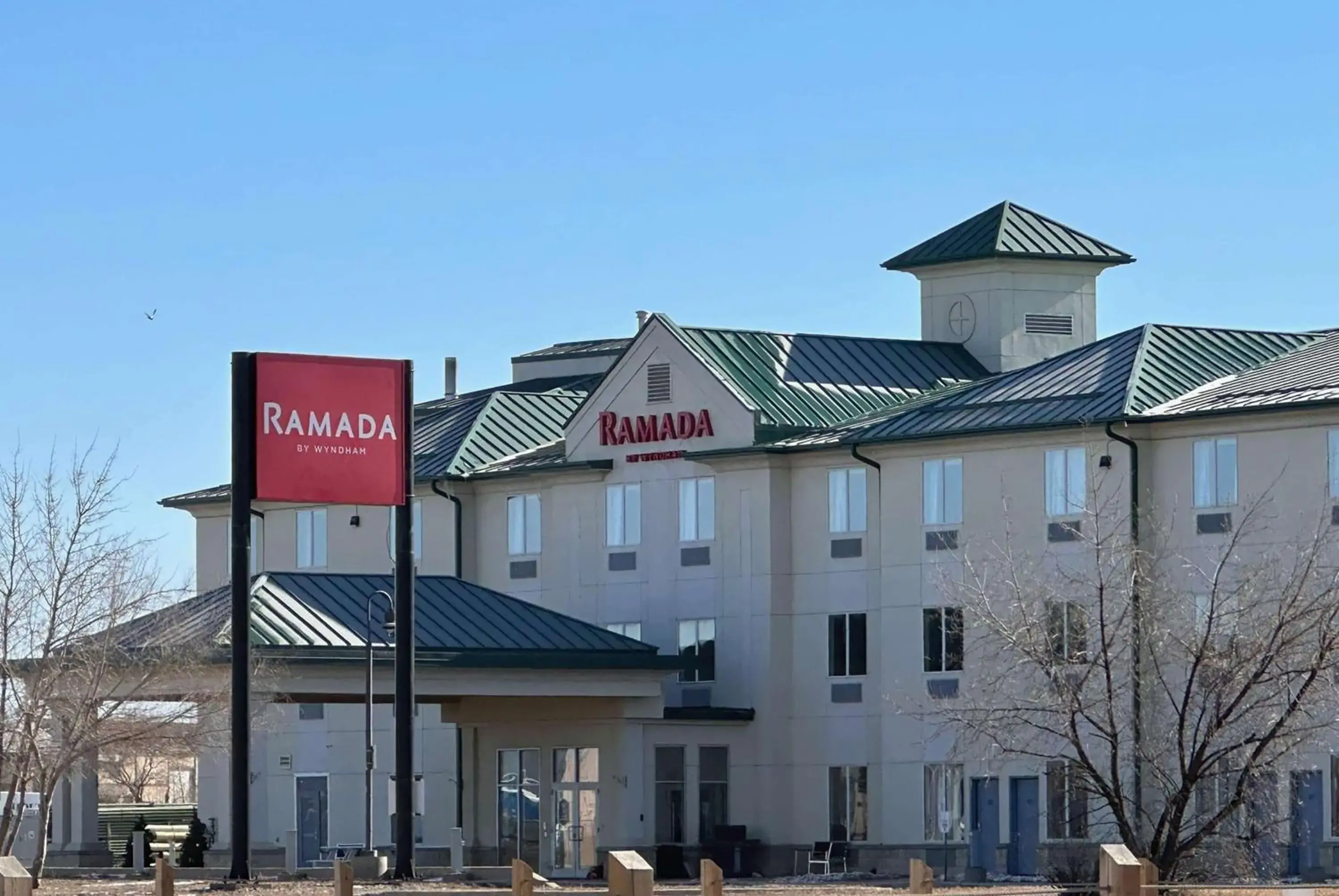 Property building in Ramada by Wyndham Estevan Property building in Ramada by Wyndham Estevan
