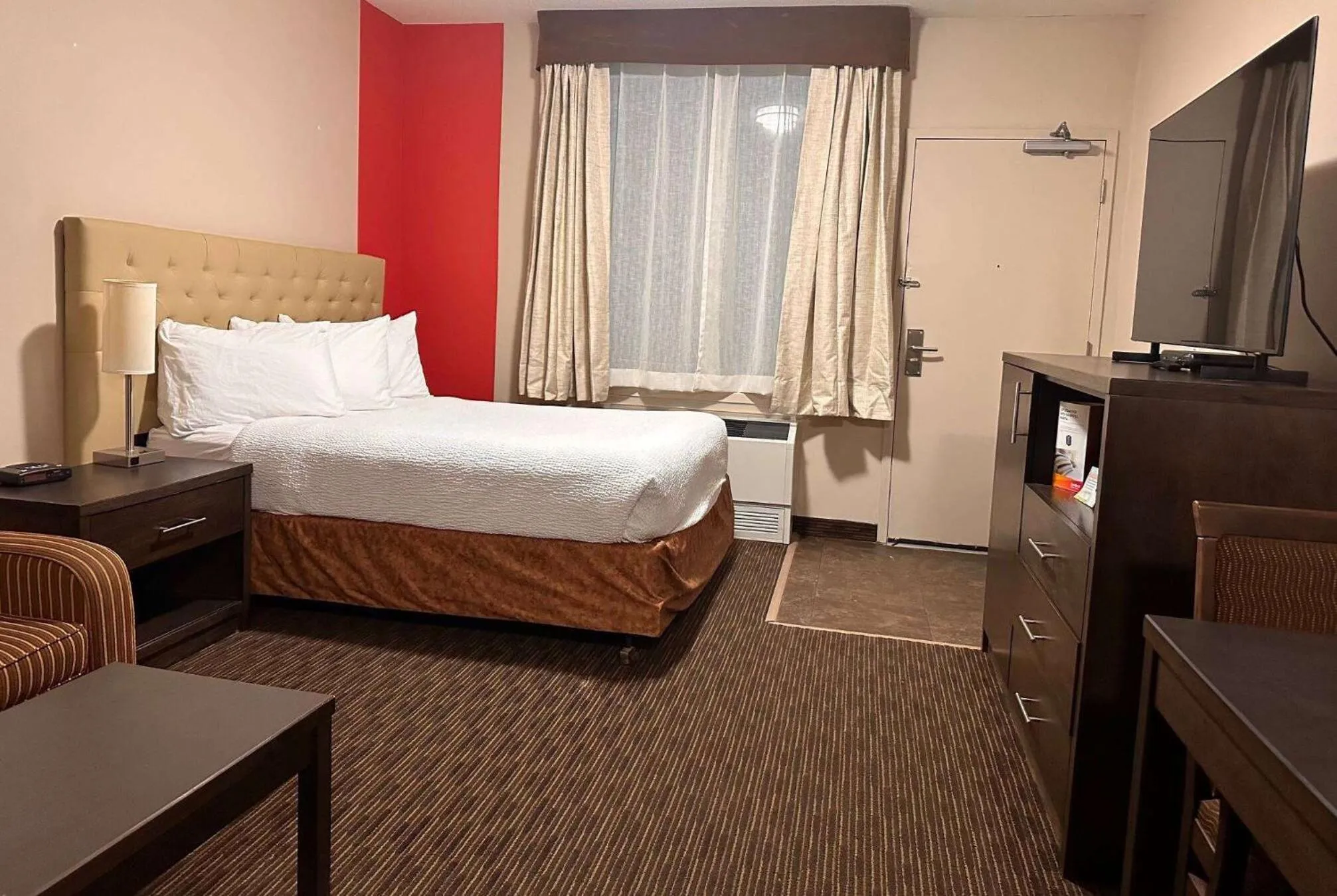 Photo of the whole room, Bed in Ramada by Wyndham Estevan