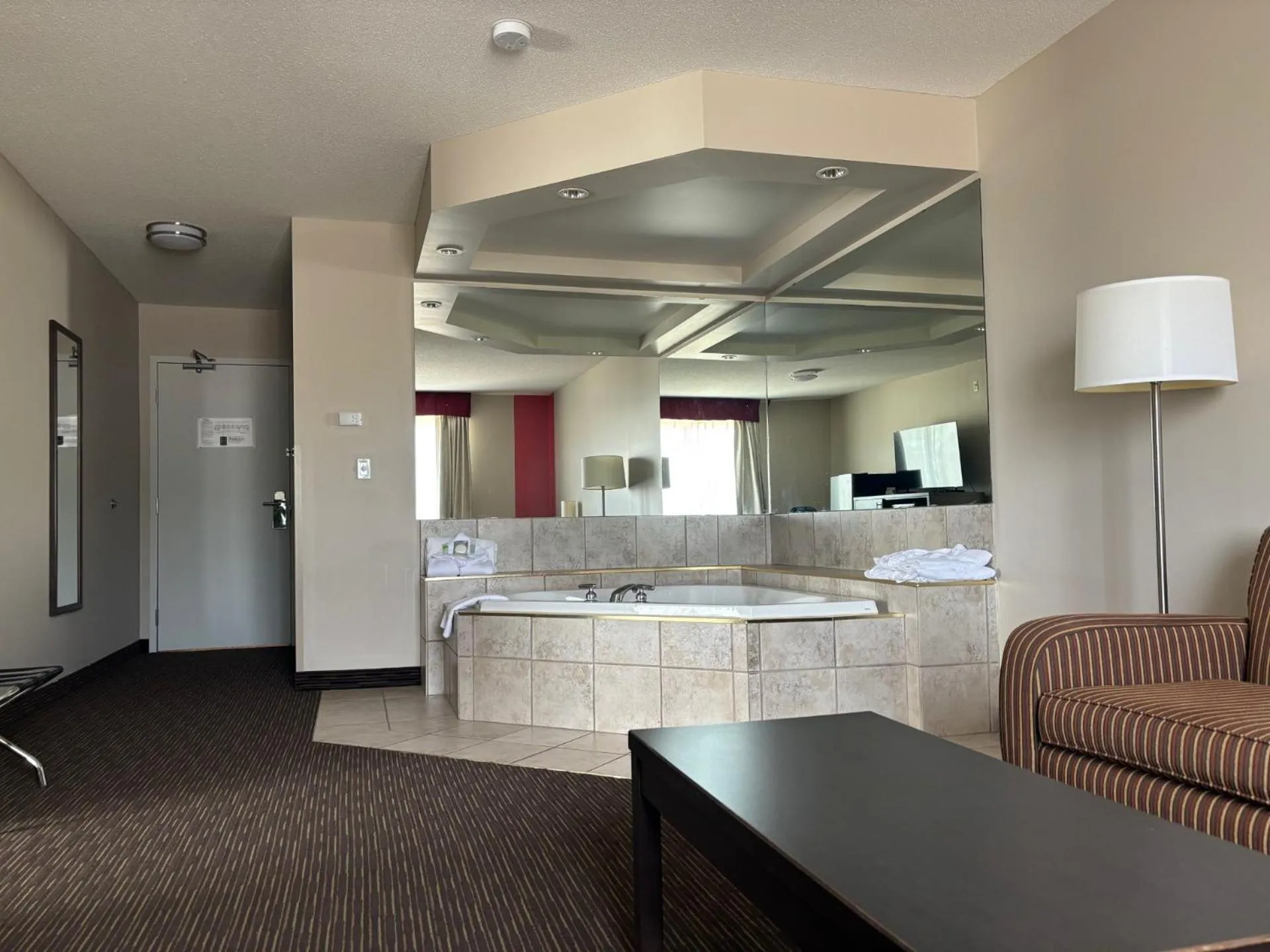 Spa and wellness centre/facilities, Bed in Ramada by Wyndham Estevan