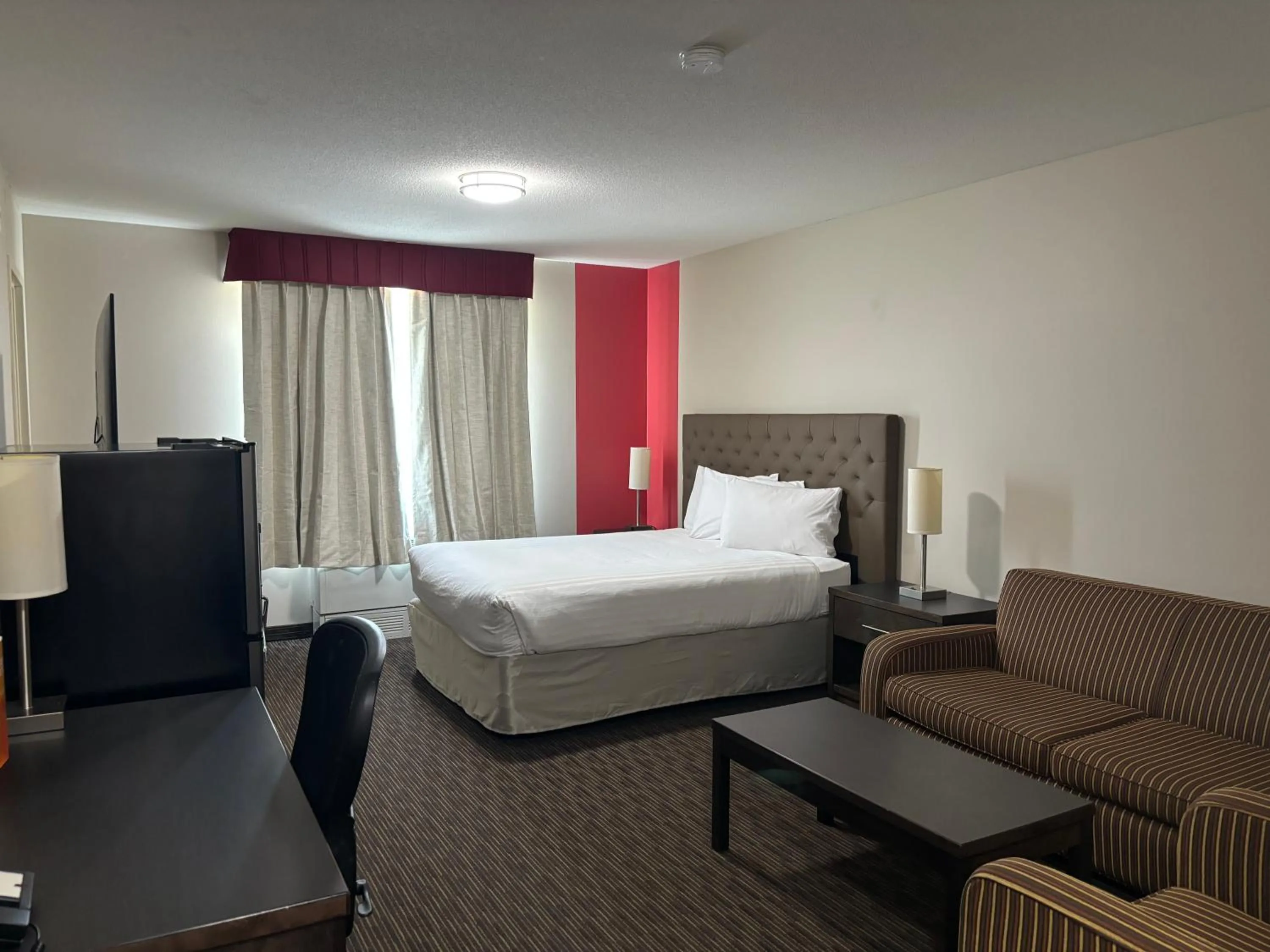 Photo of the whole room, Bed in Ramada by Wyndham Estevan