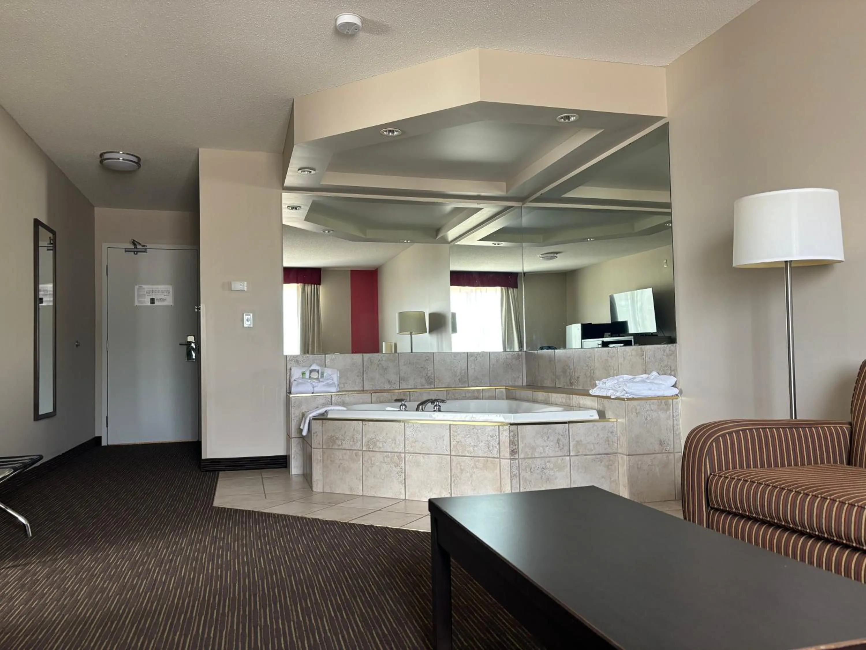 Spa and wellness centre/facilities, Bed in Ramada by Wyndham Estevan