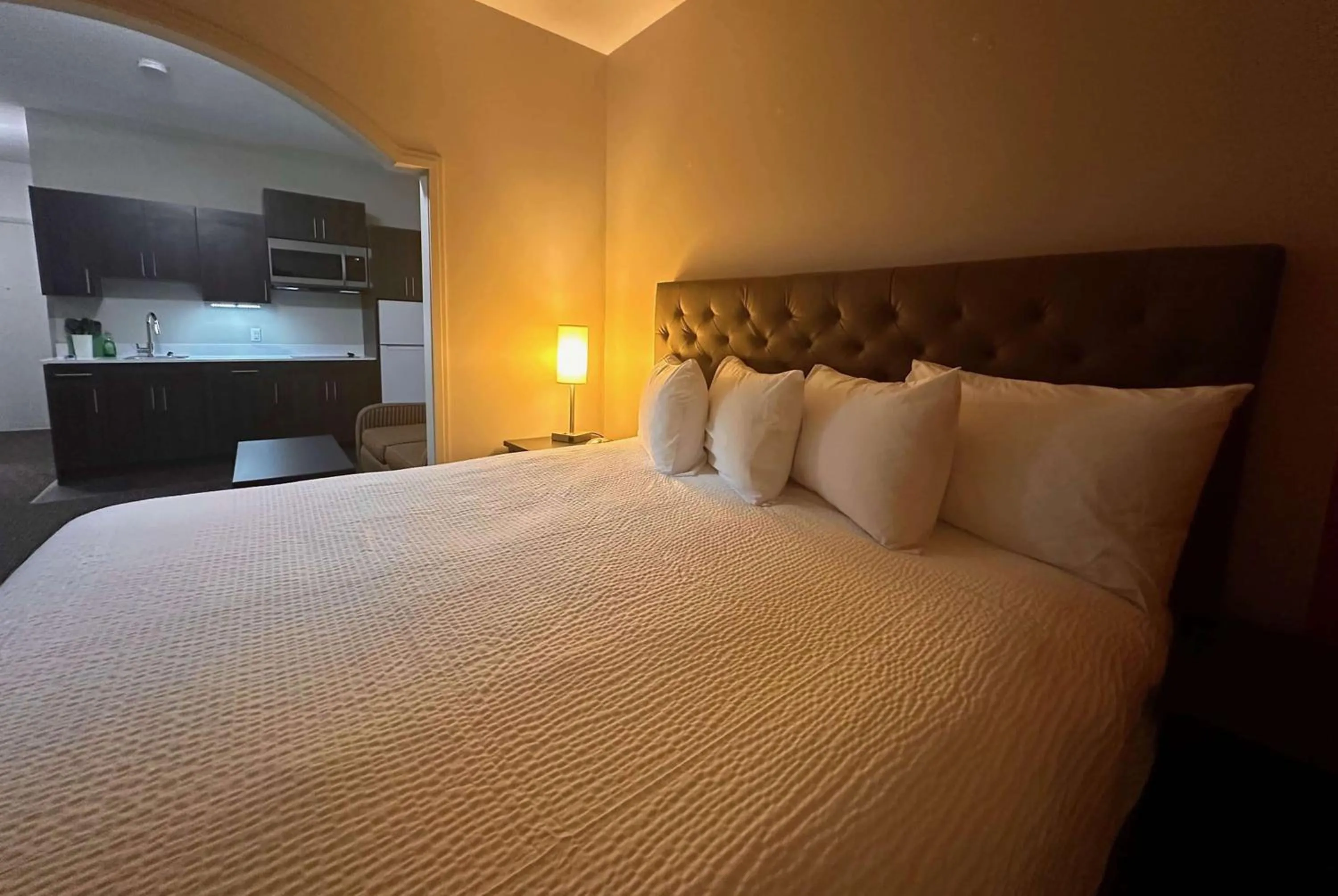 Photo of the whole room, Bed in Ramada by Wyndham Estevan