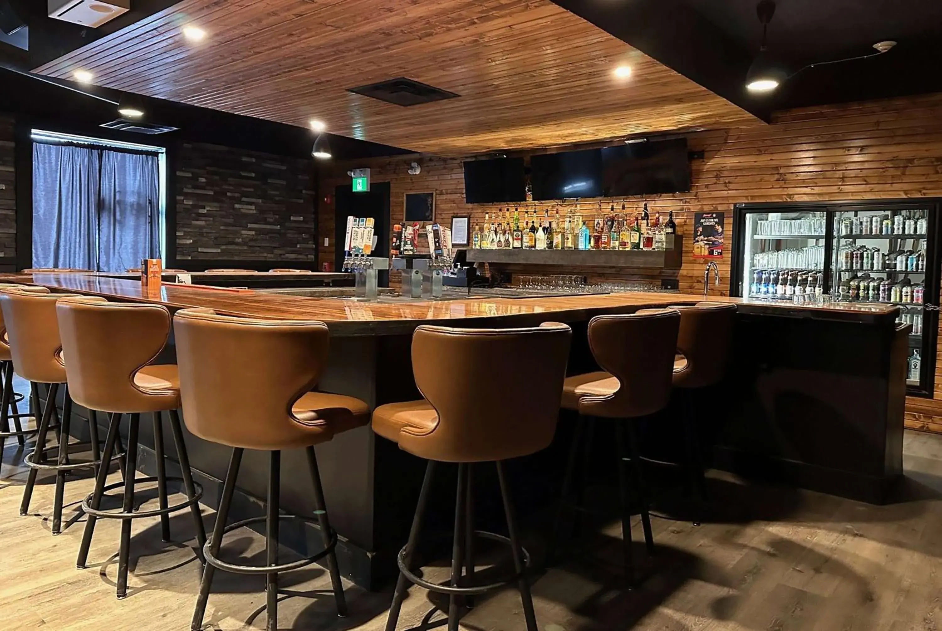Lounge or bar in Ramada by Wyndham Estevan Lounge or bar in Ramada by Wyndham Estevan