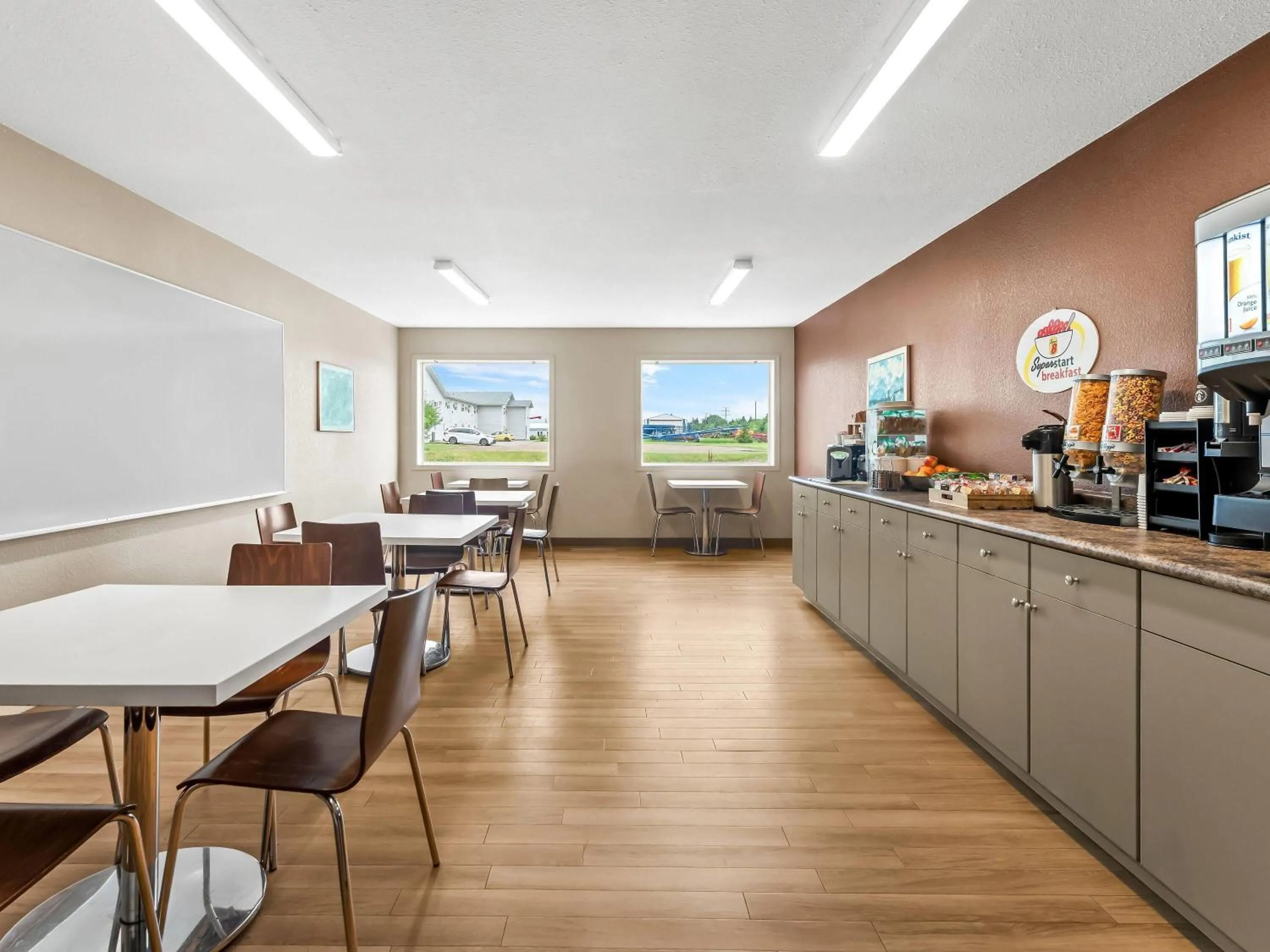 Restaurant/places to eat in Super 8 by Wyndham Meadow Lake