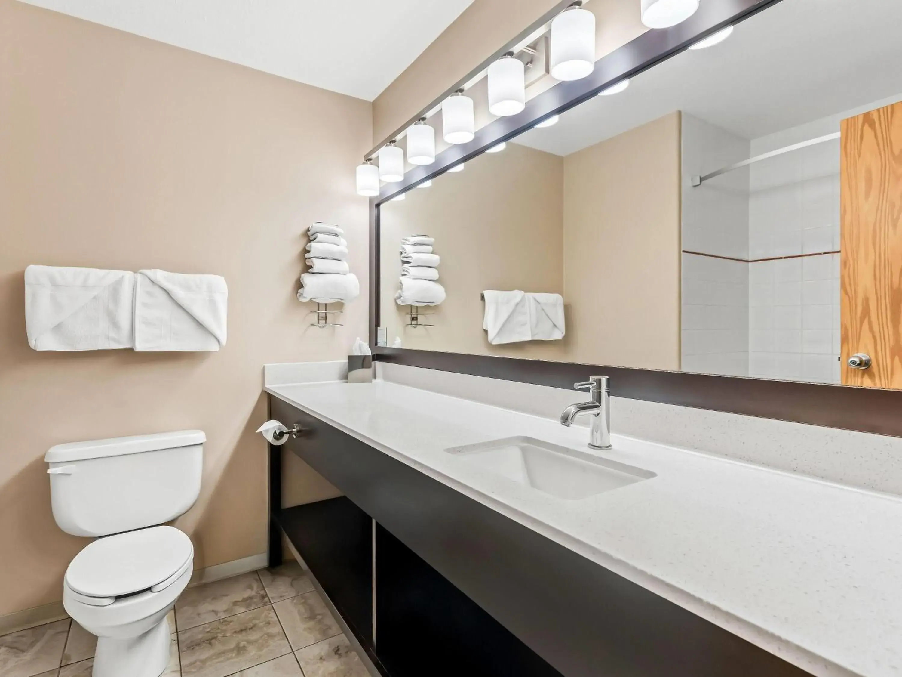 Deluxe King Suite in Super 8 by Wyndham Meadow Lake Deluxe King Suite in Super 8 by Wyndham Meadow Lake