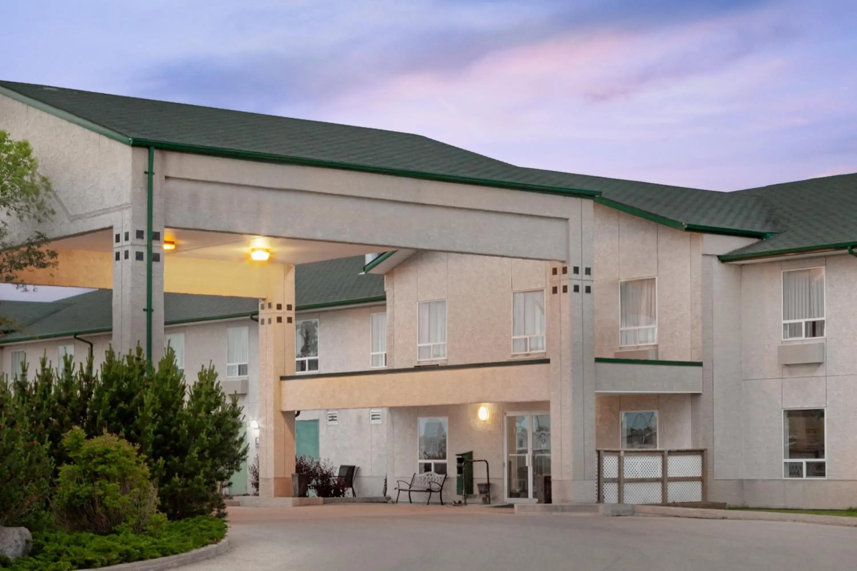 Property building in Super 8 by Wyndham Morden Property building in Super 8 by Wyndham Morden