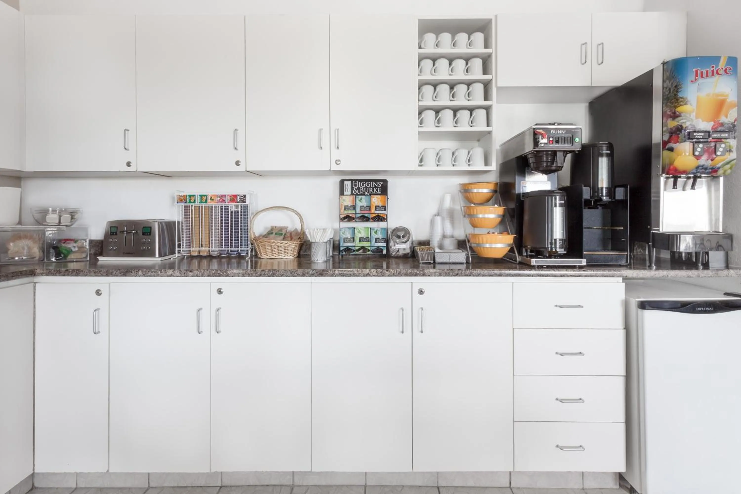 Breakfast in Super 8 by Wyndham Morden