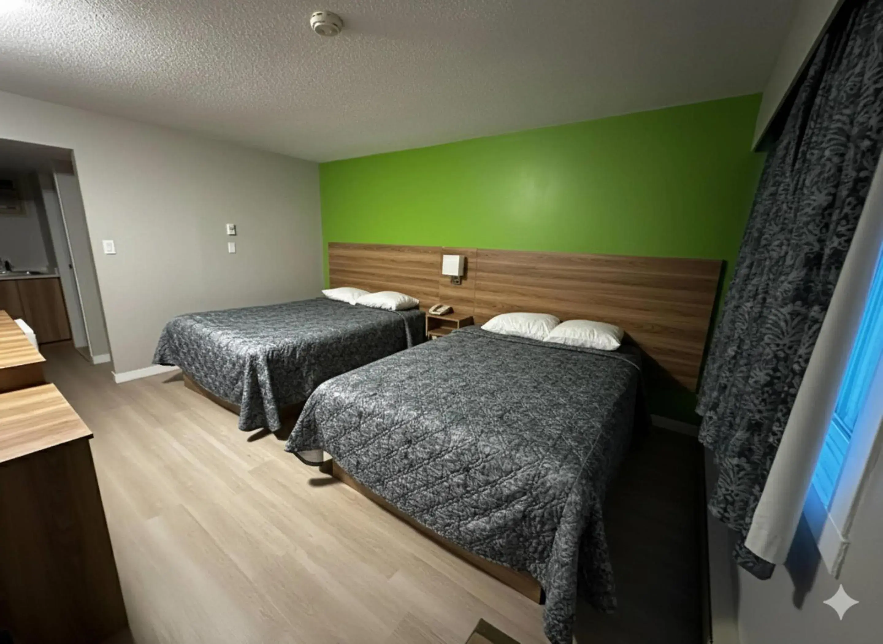 Bedroom, Bed in Quesnel Inn Bedroom, Bed in Quesnel Inn