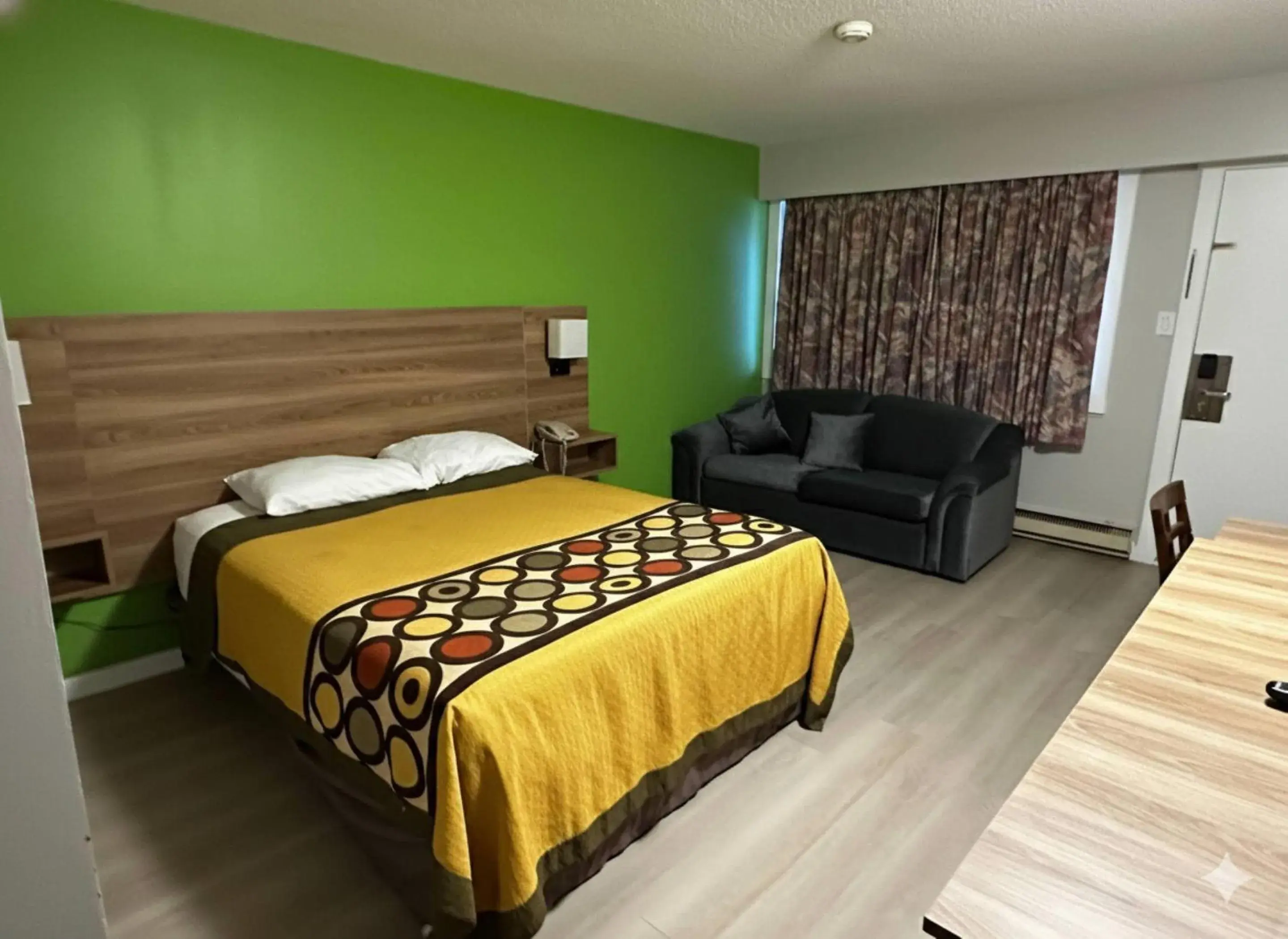 Bedroom, Bed in Quesnel Inn Bedroom, Bed in Quesnel Inn